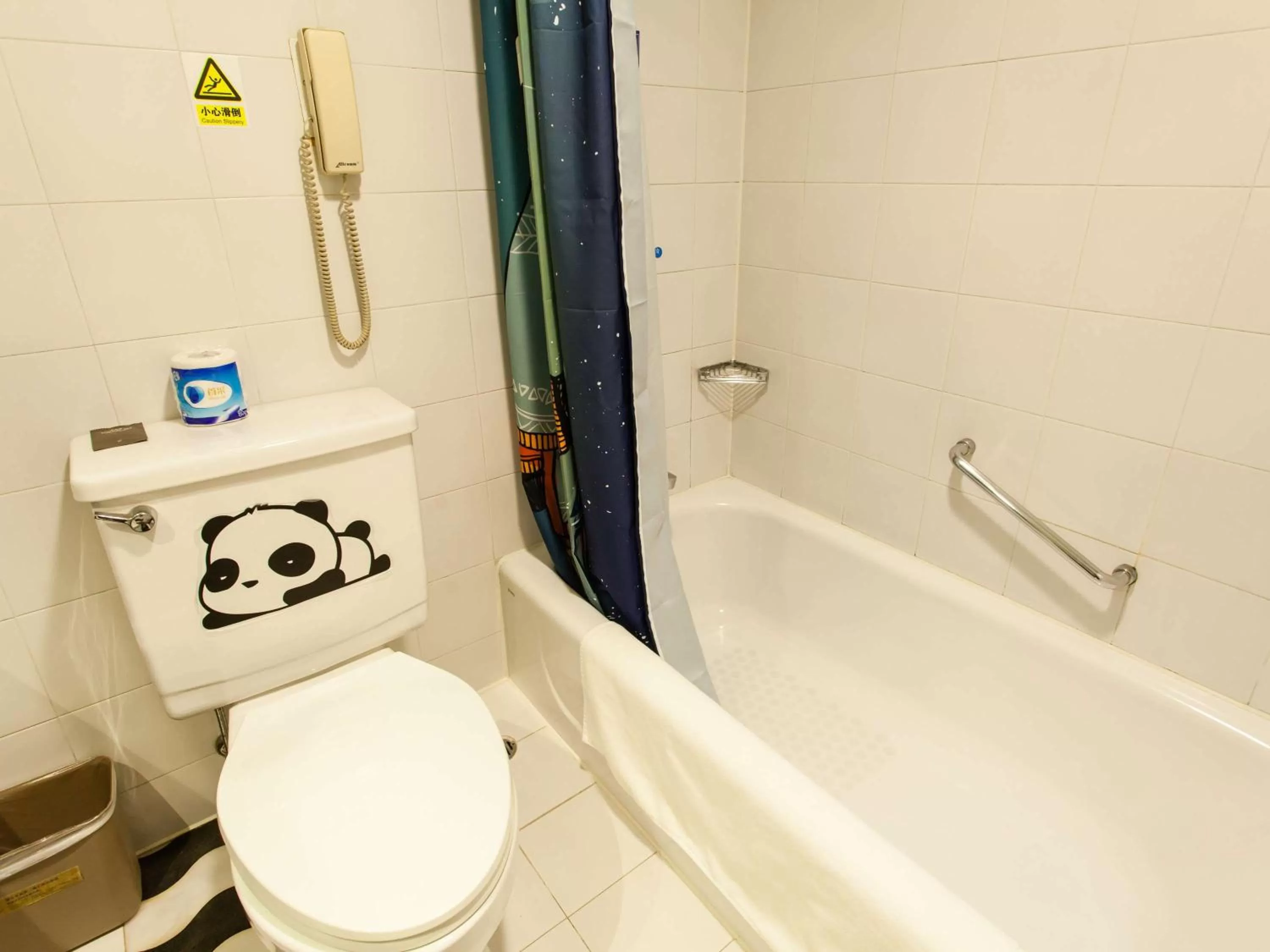 Photo of the whole room in Beijing XinQiao Hotel