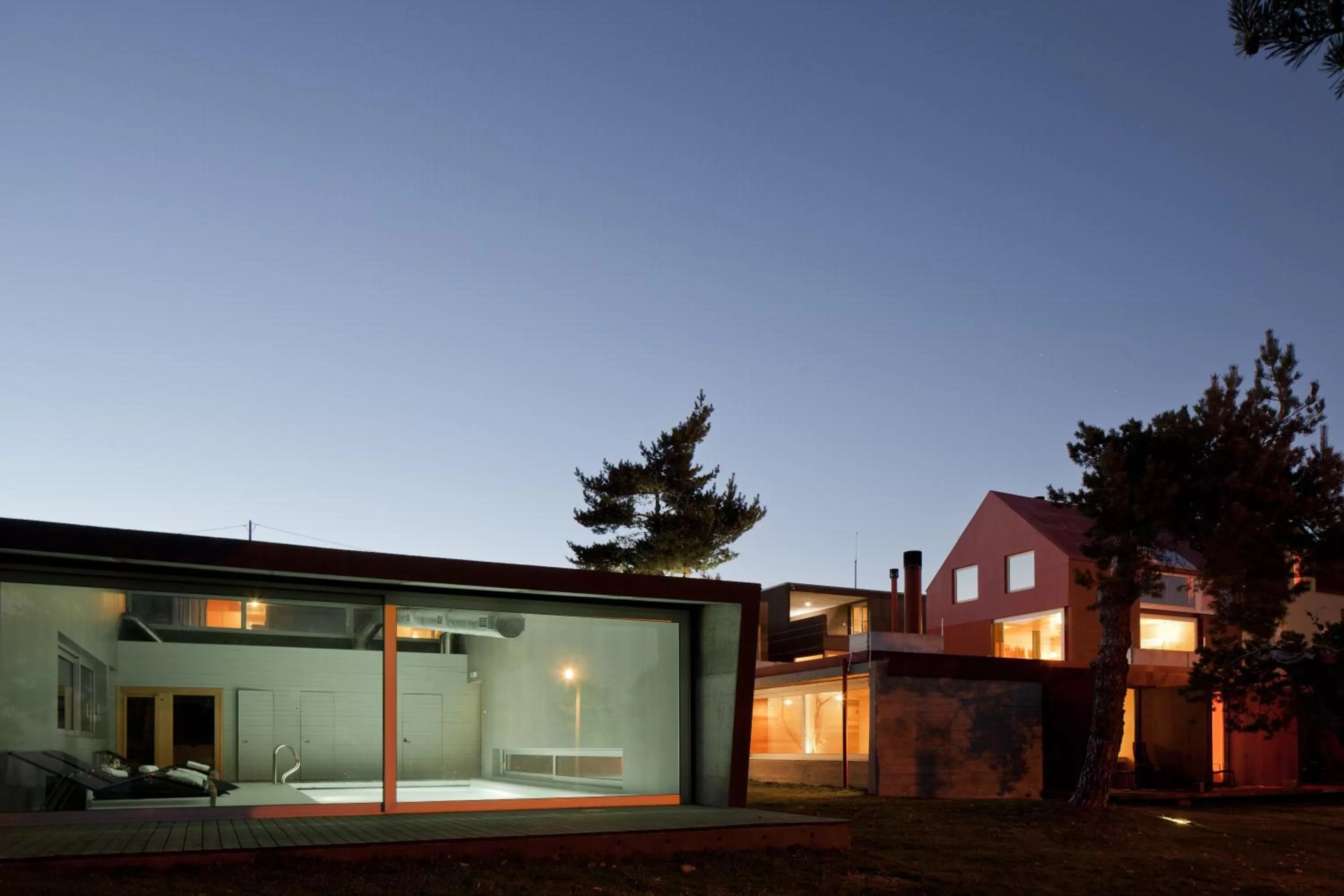 Property building in Casa das Penhas Douradas - Burel Expedition Hotel