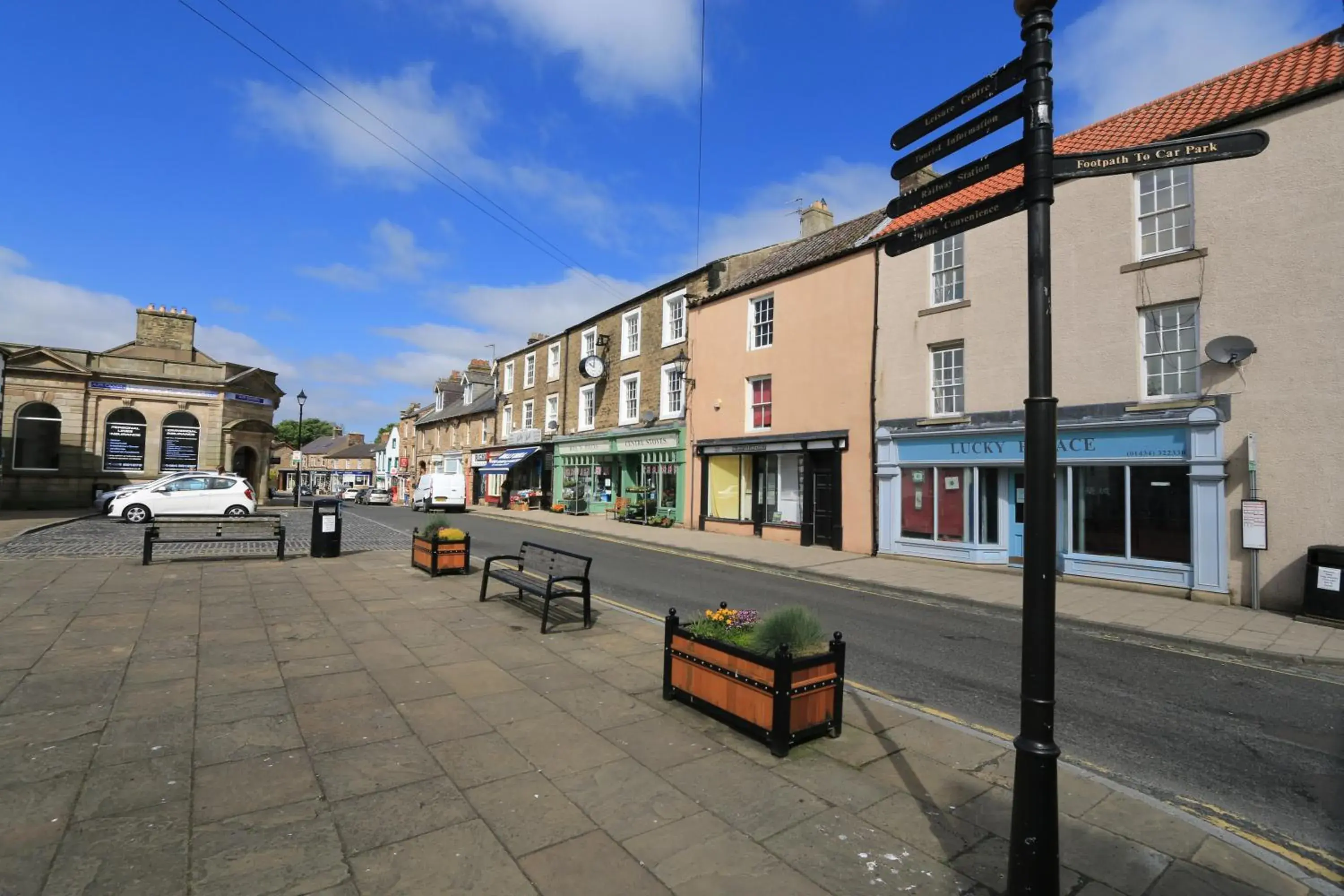 Property building, Neighborhood in Centre Of Britain Hotel