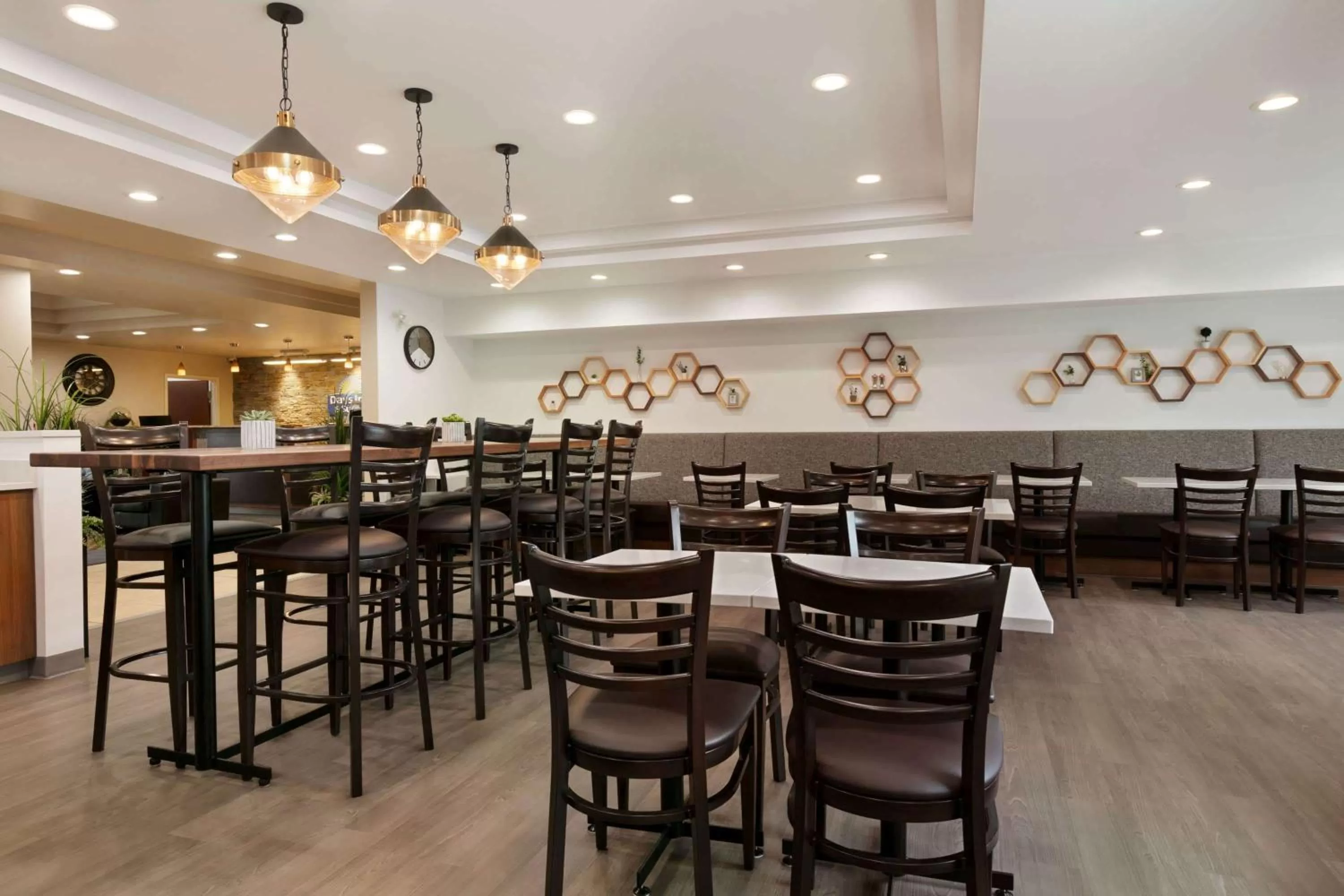 Restaurant/places to eat in Days Inn & Suites by Wyndham Sherwood Park Edmonton