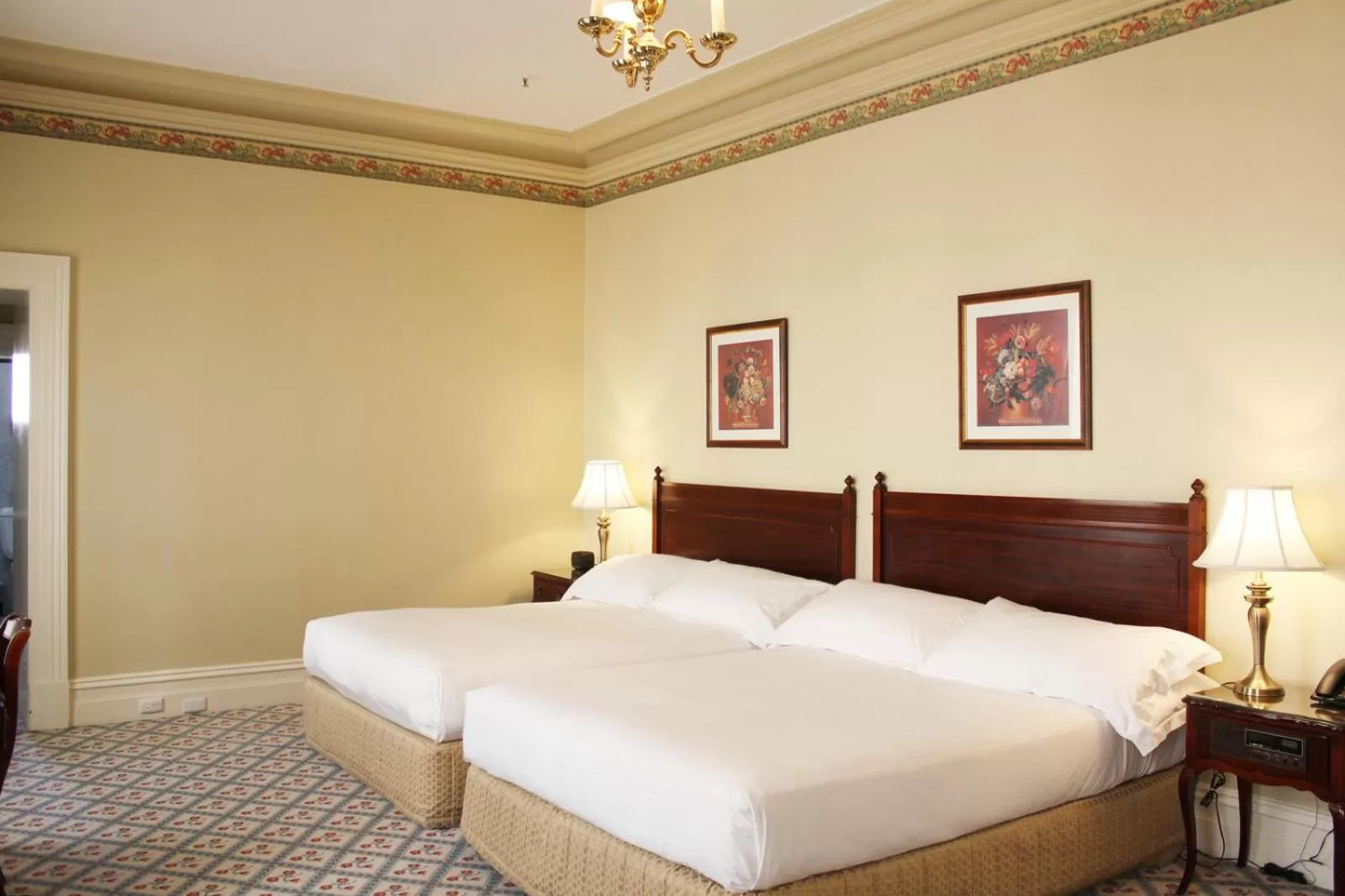 Bed in The Hotel Windsor