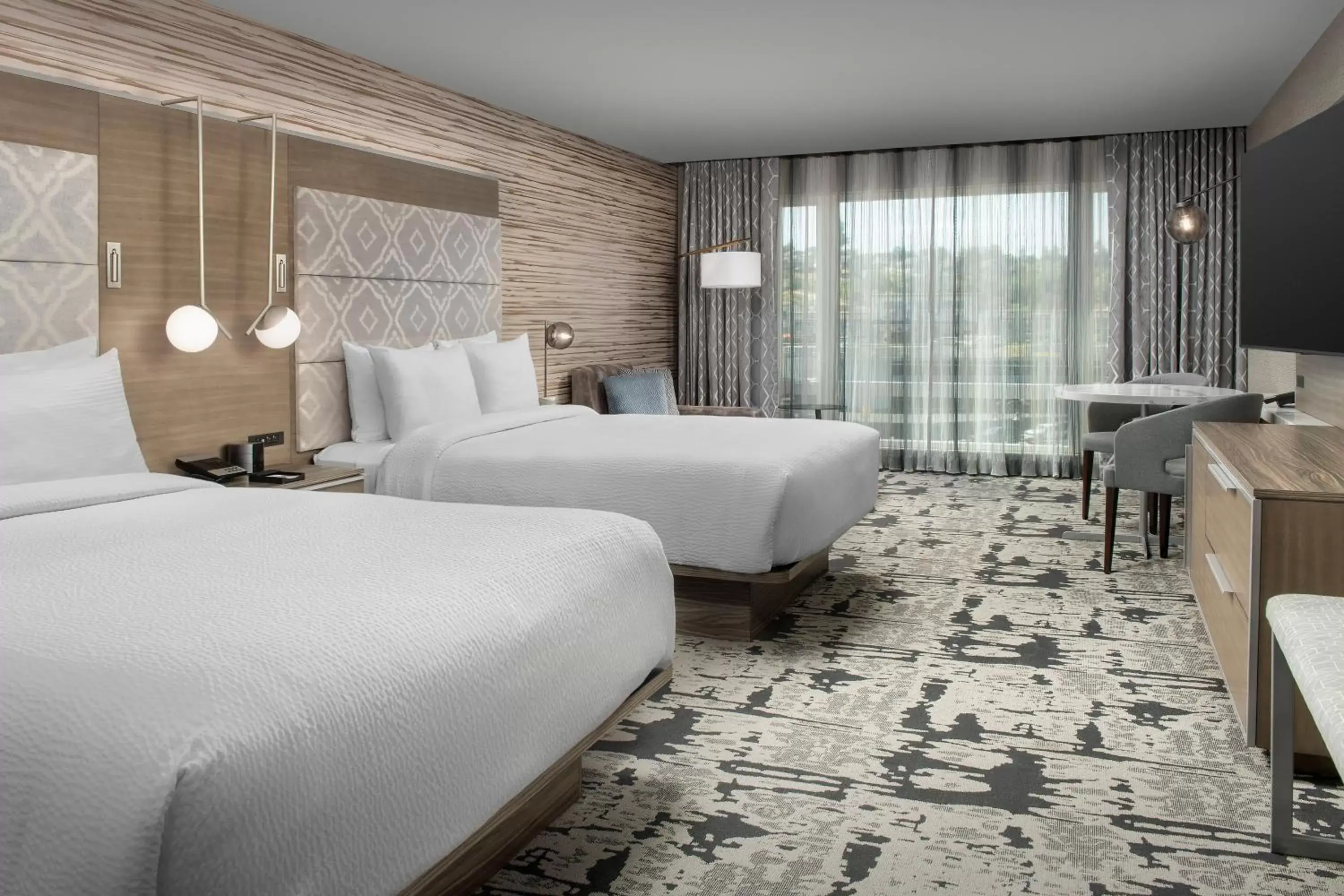 Standard Queen Room with Two Queen Beds in Silver Cloud Hotel Tacoma at Point Ruston Waterfront Standard Queen Room with Two Queen Beds in Silver Cloud Hotel Tacoma at Point Ruston Waterfront