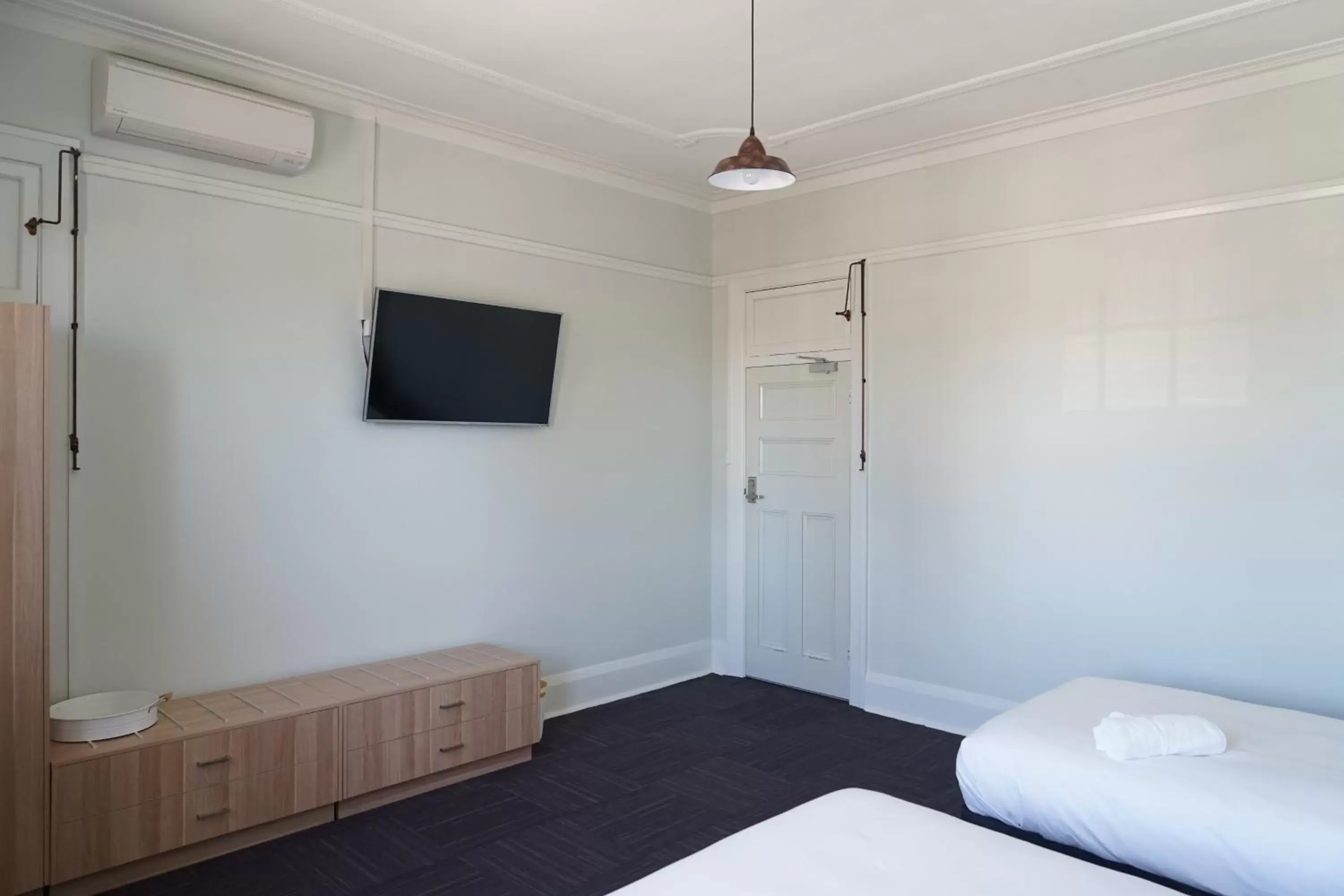 TV and multimedia, Bed in Rosehill Hotel