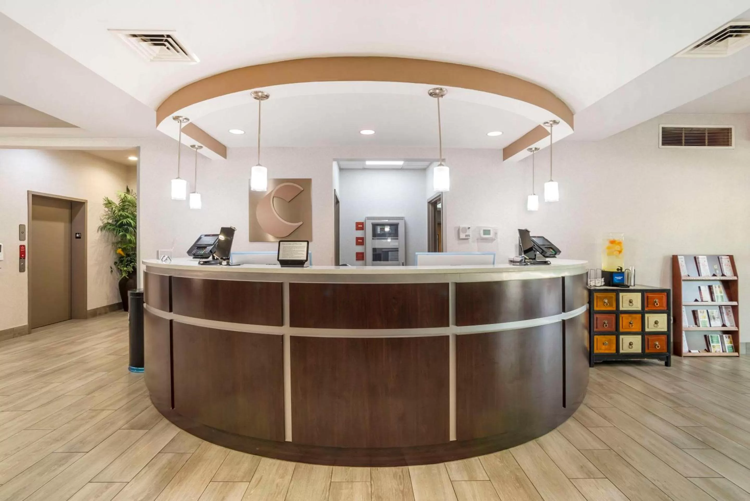 Lobby or reception in Comfort Suites At WestGate Mall