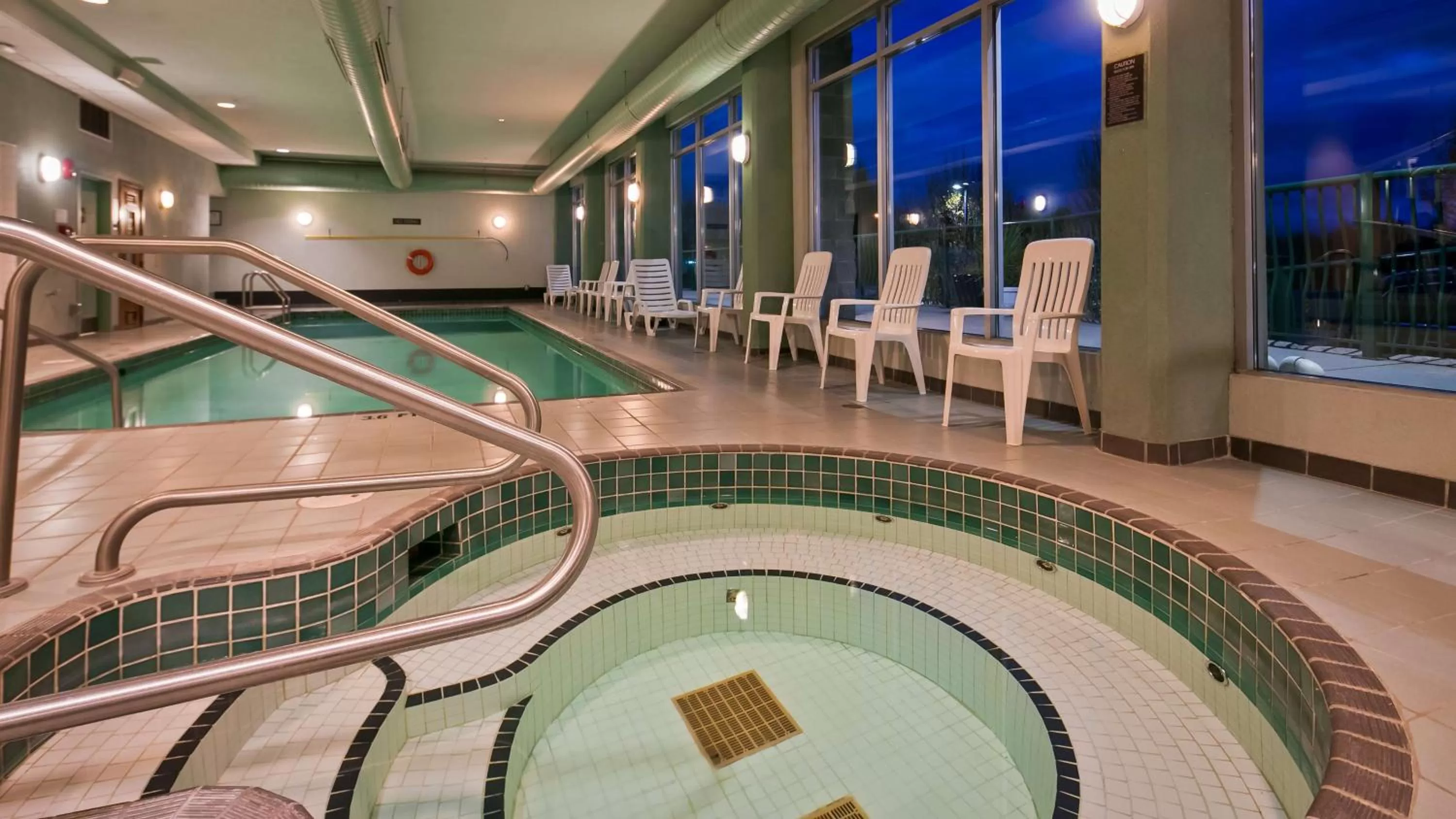 Pool view in Best Western PLUS Mission City Lodge