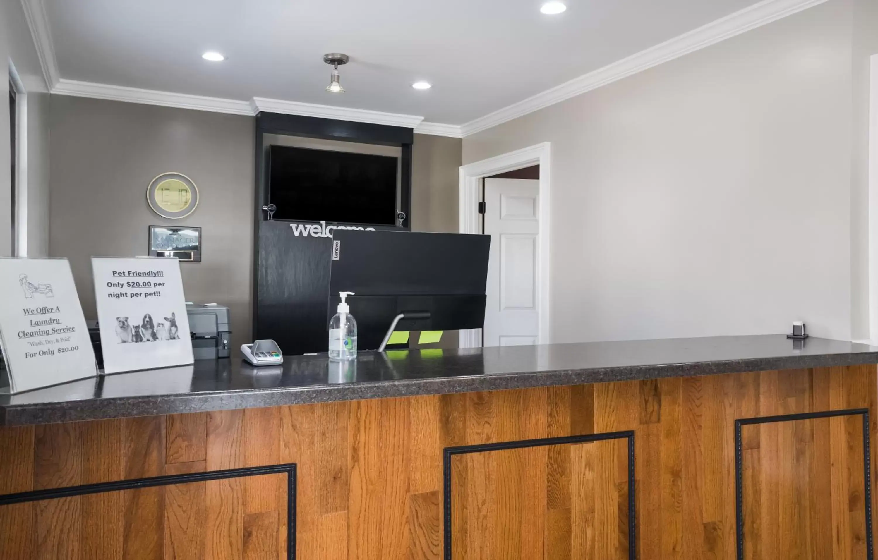 Lobby or reception, Kitchen/Kitchenette in Americas Best Value Inn and Suites Blytheville