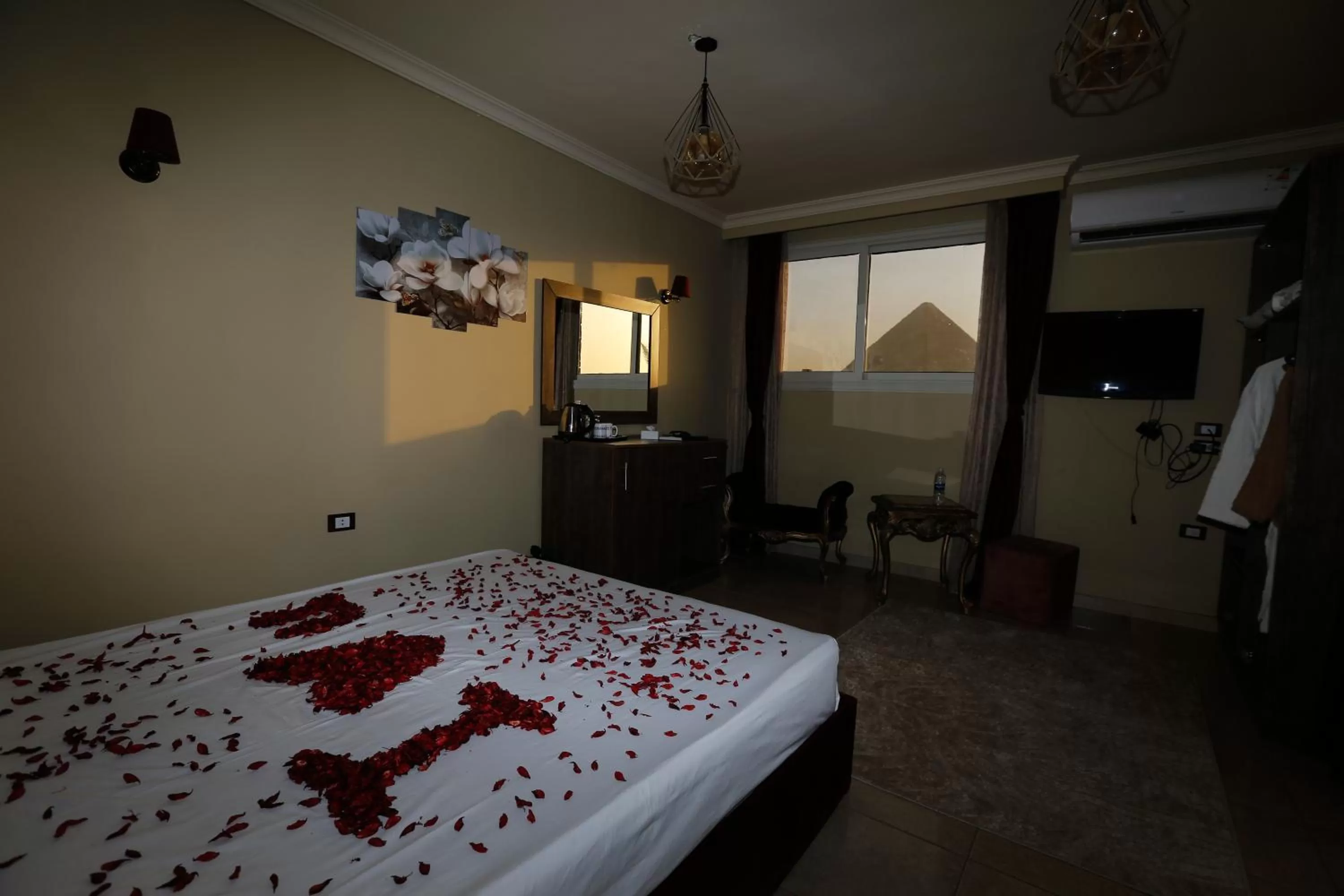 TV and multimedia, Bed in King Cheops Inn - Pyramid View