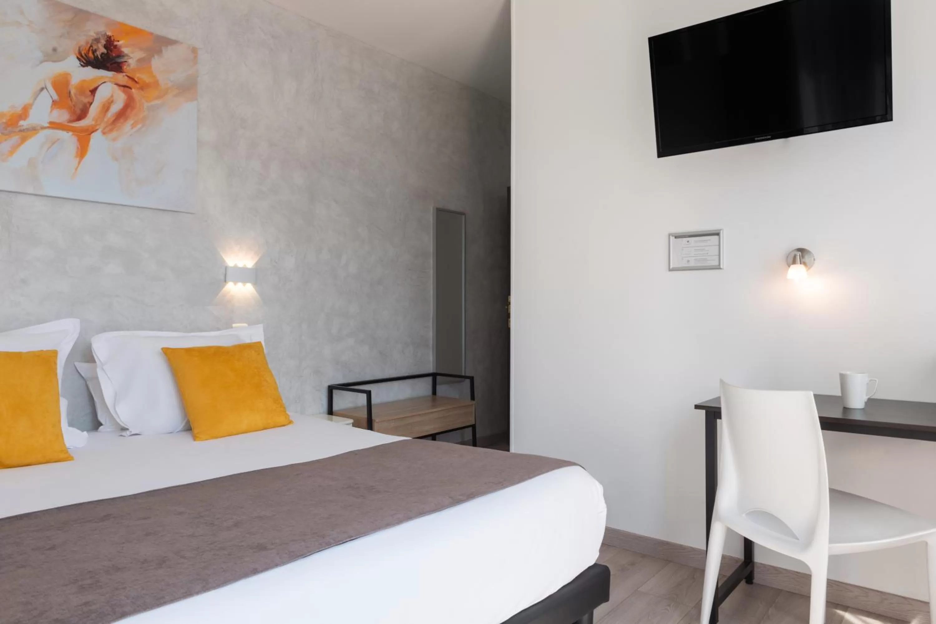 Bedroom, Bed in The Originals City, Hôtel Notre Dame, Rouen