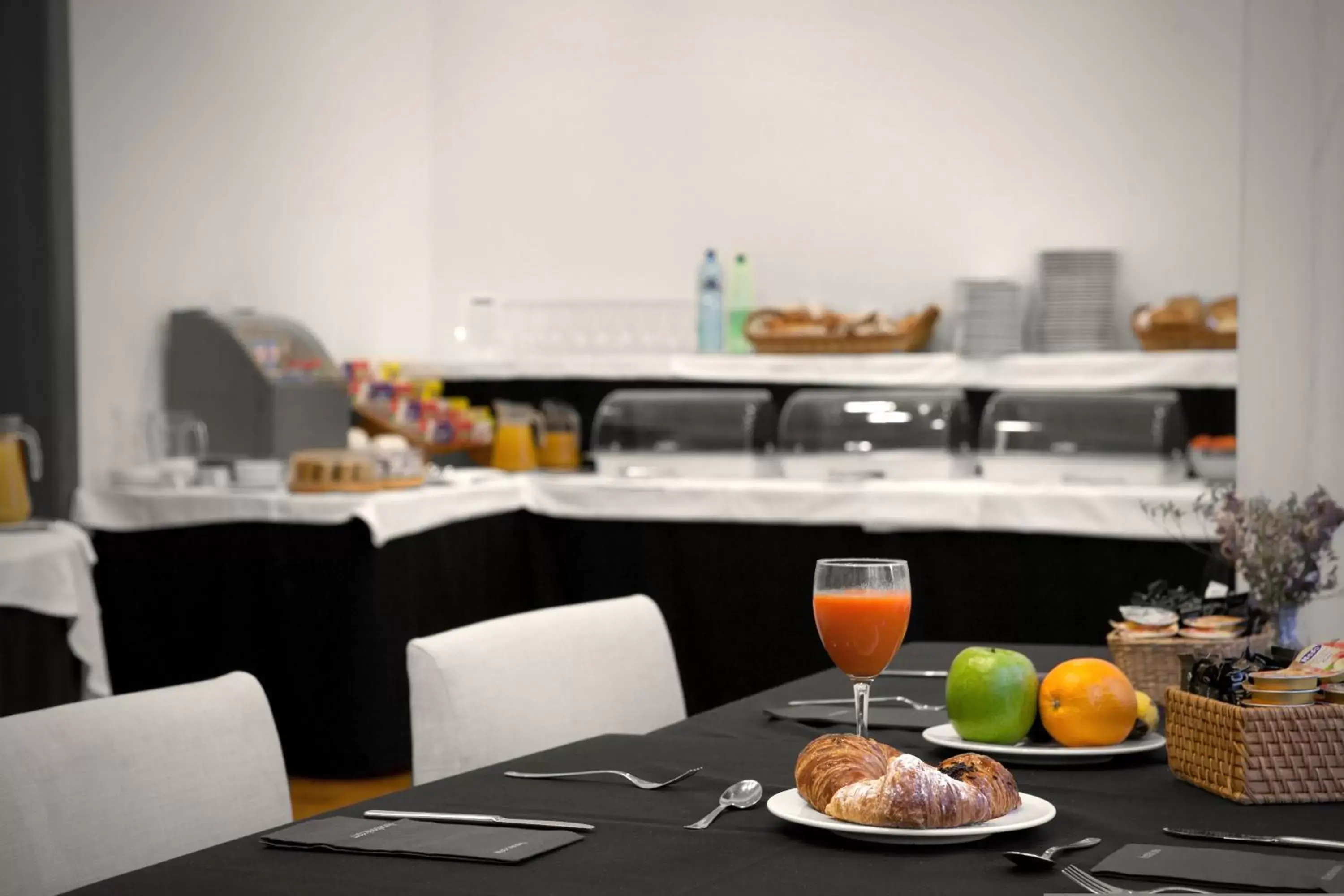 Buffet breakfast, Restaurant/Places to Eat in Onix Rambla