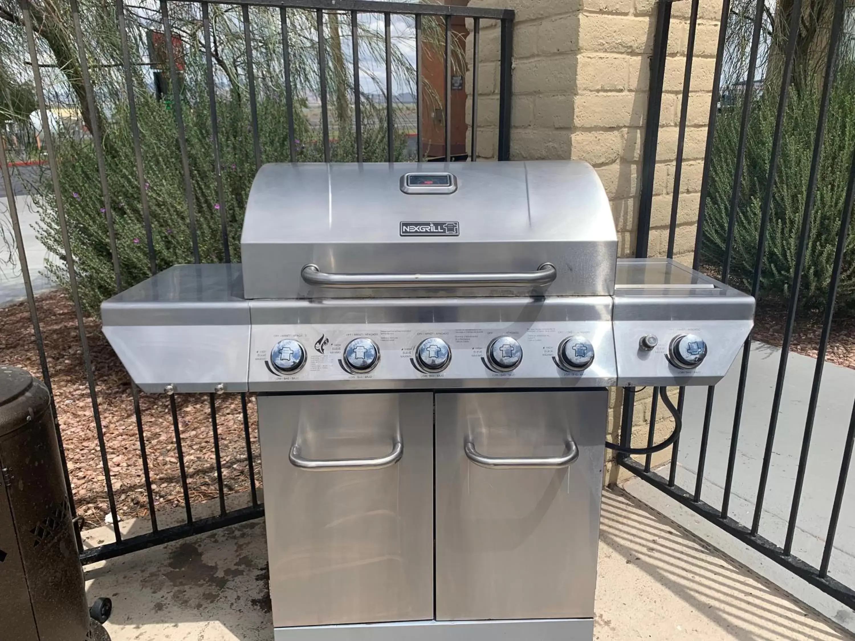 BBQ Facilities in Best Western Desert Oasis