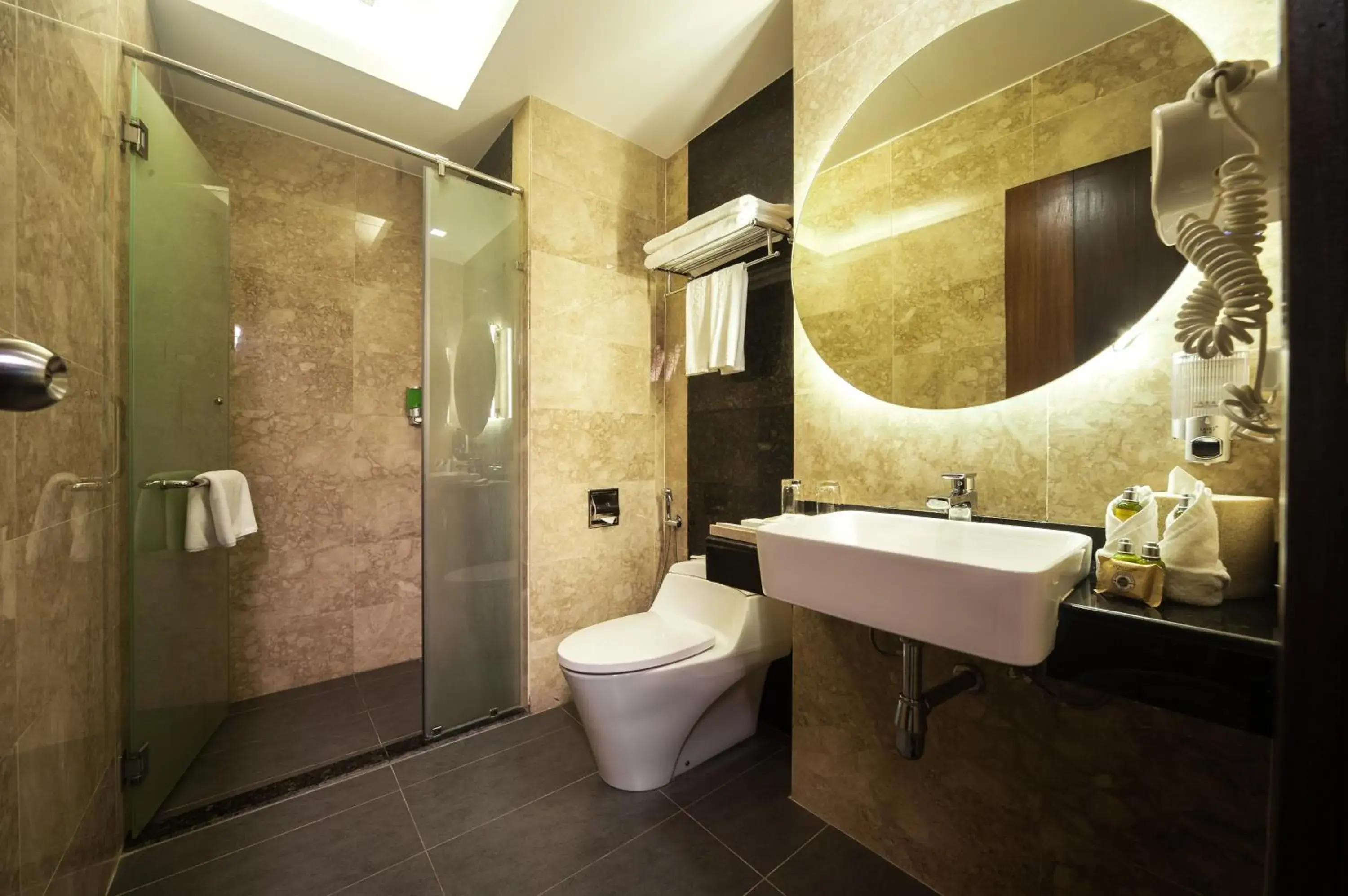 Bathroom in Promenade Hotel Bintulu