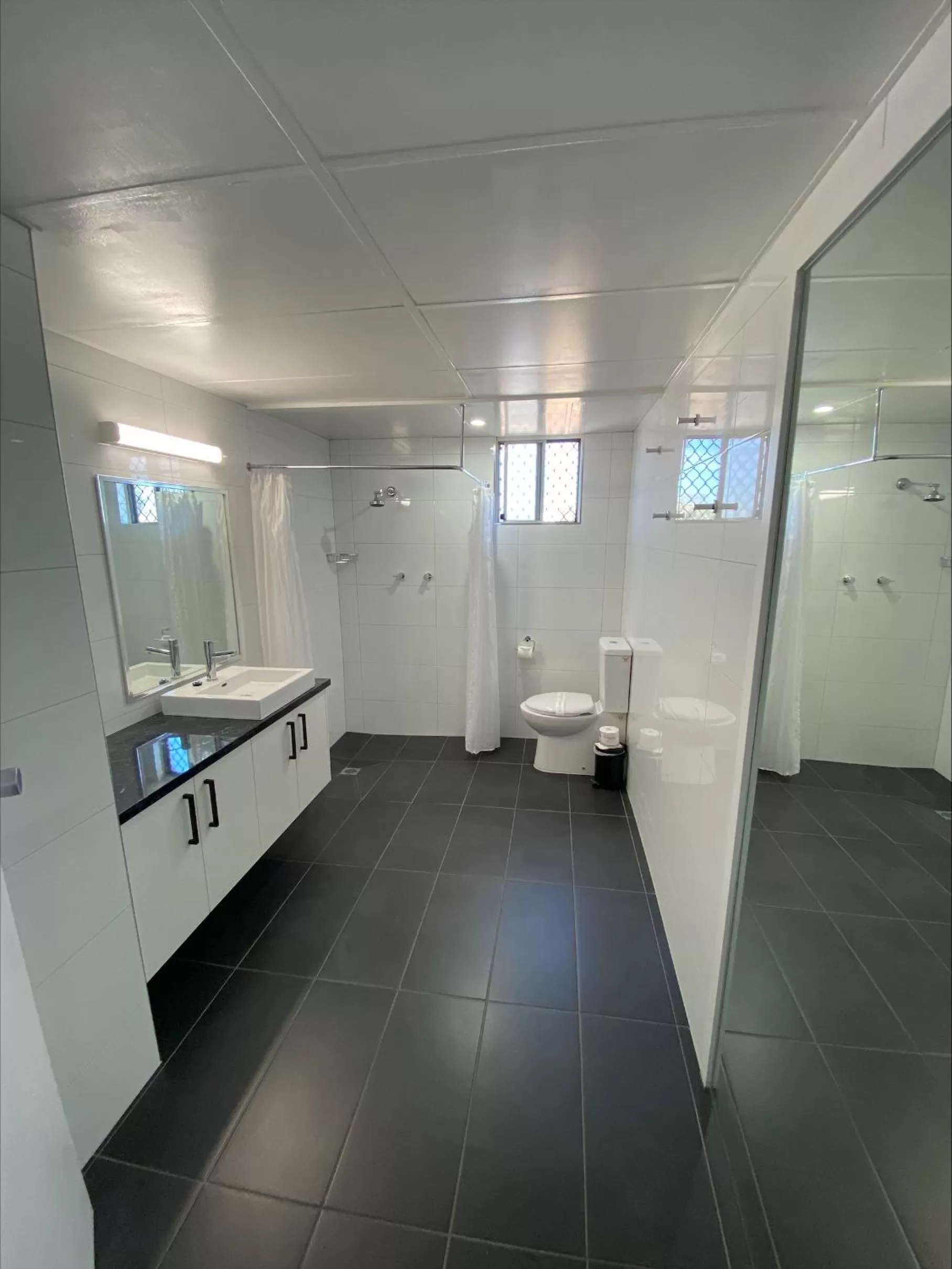 Shower in Hilltop Motel