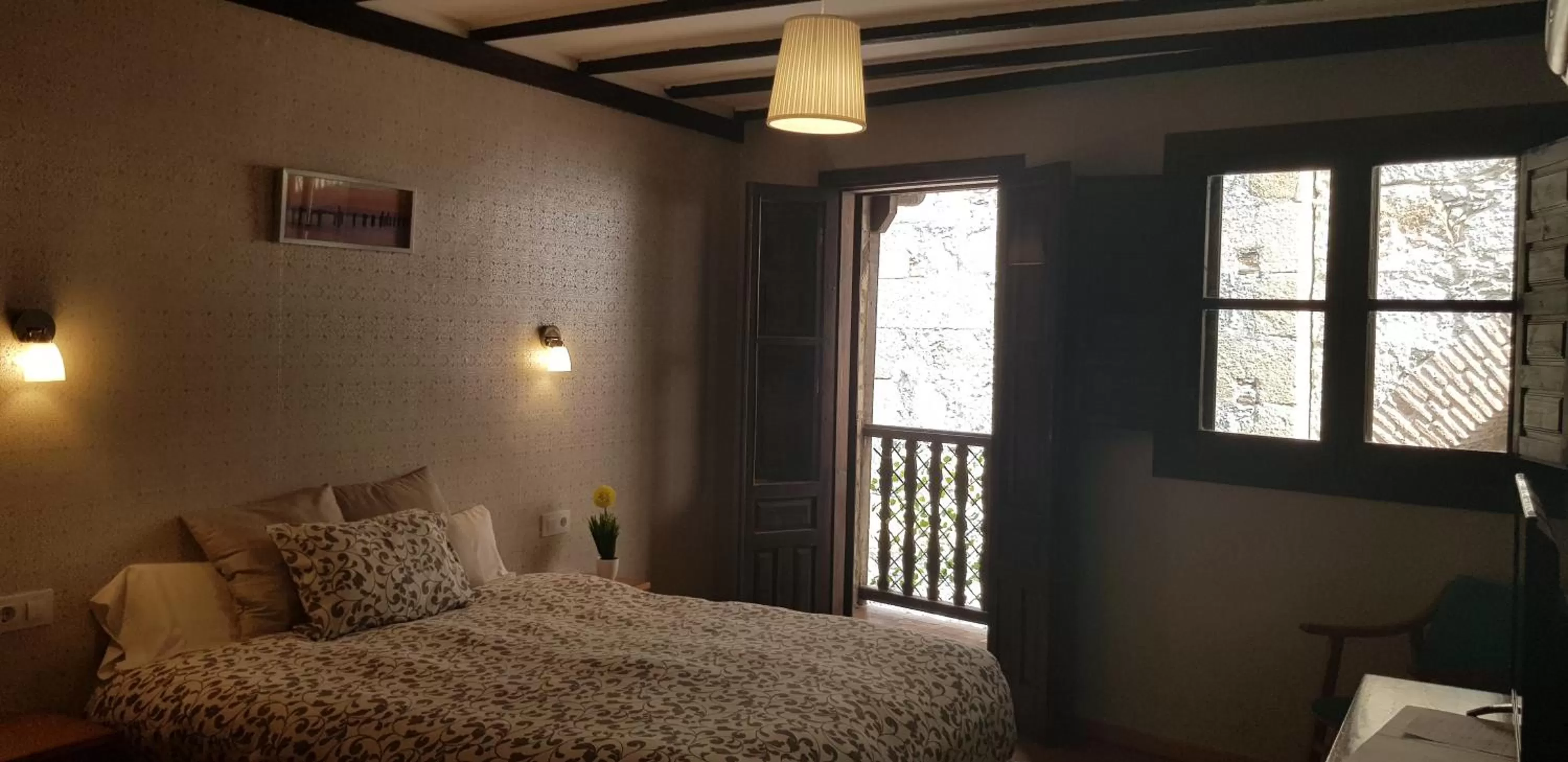 Photo of the whole room, Bed in Hotel Judería Valle del Jerte
