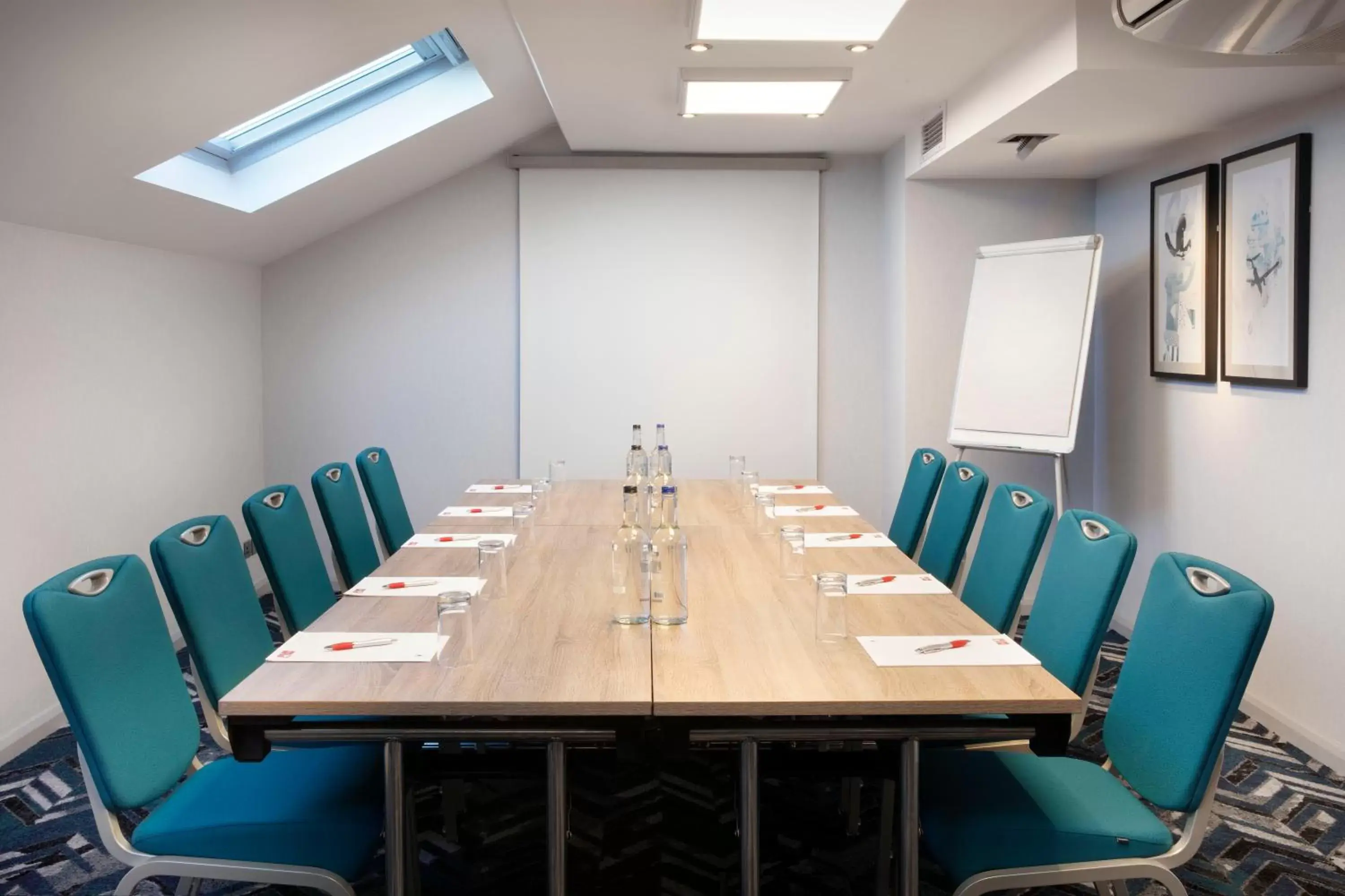 Meeting/conference room in Leonardo London Heathrow Airport