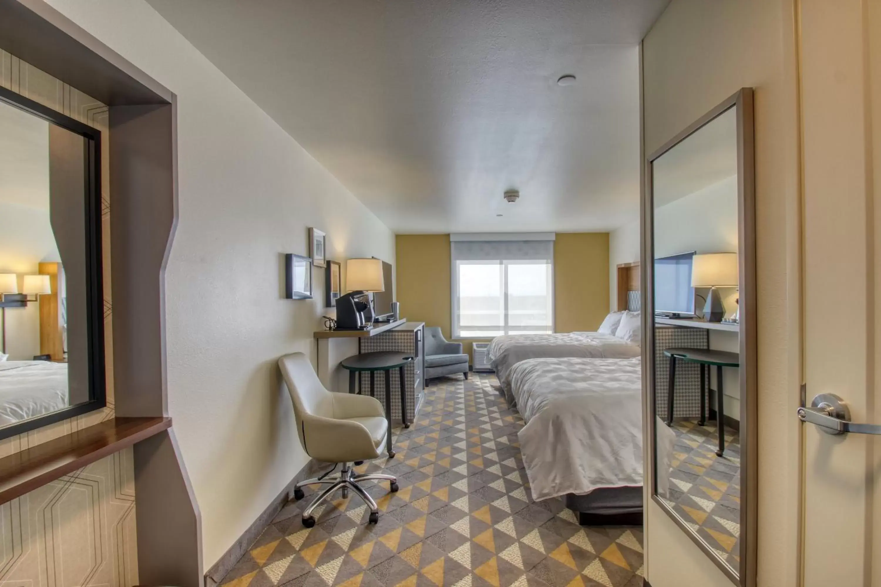 Photo of the whole room, Bed in Holiday Inn - Appleton by IHG Photo of the whole room, Bed in Holiday Inn - Appleton by IHG