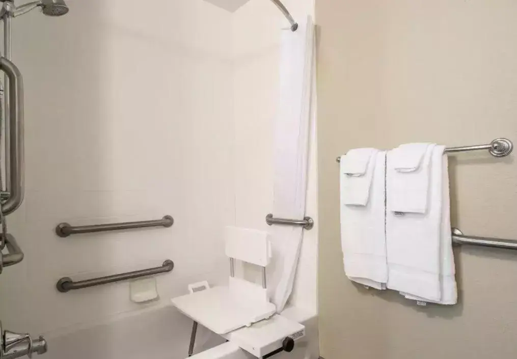 Bathroom in Sleep Inn & Suites Hannibal