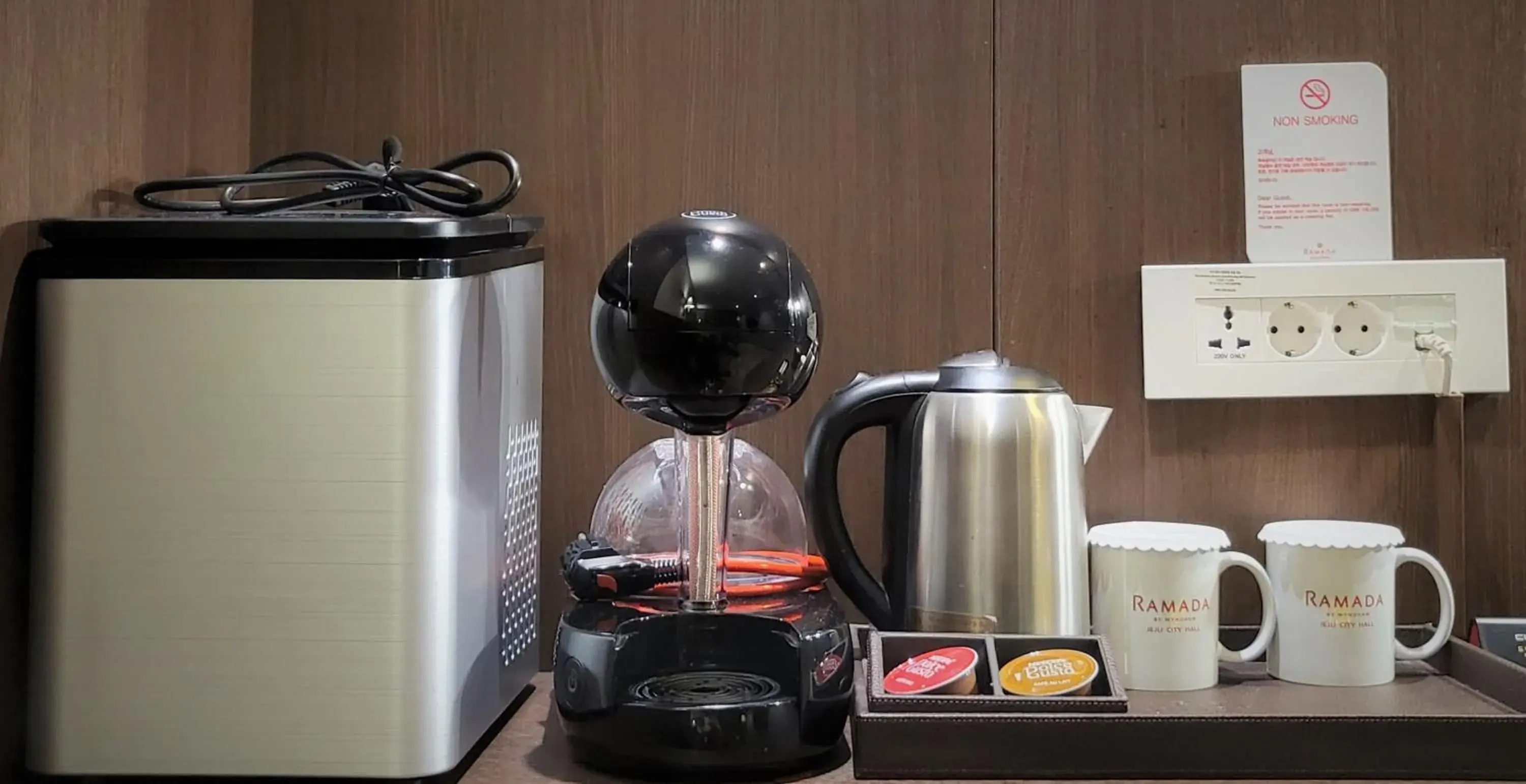 Coffee/Tea Facilities in Ramada Jeju City Hall