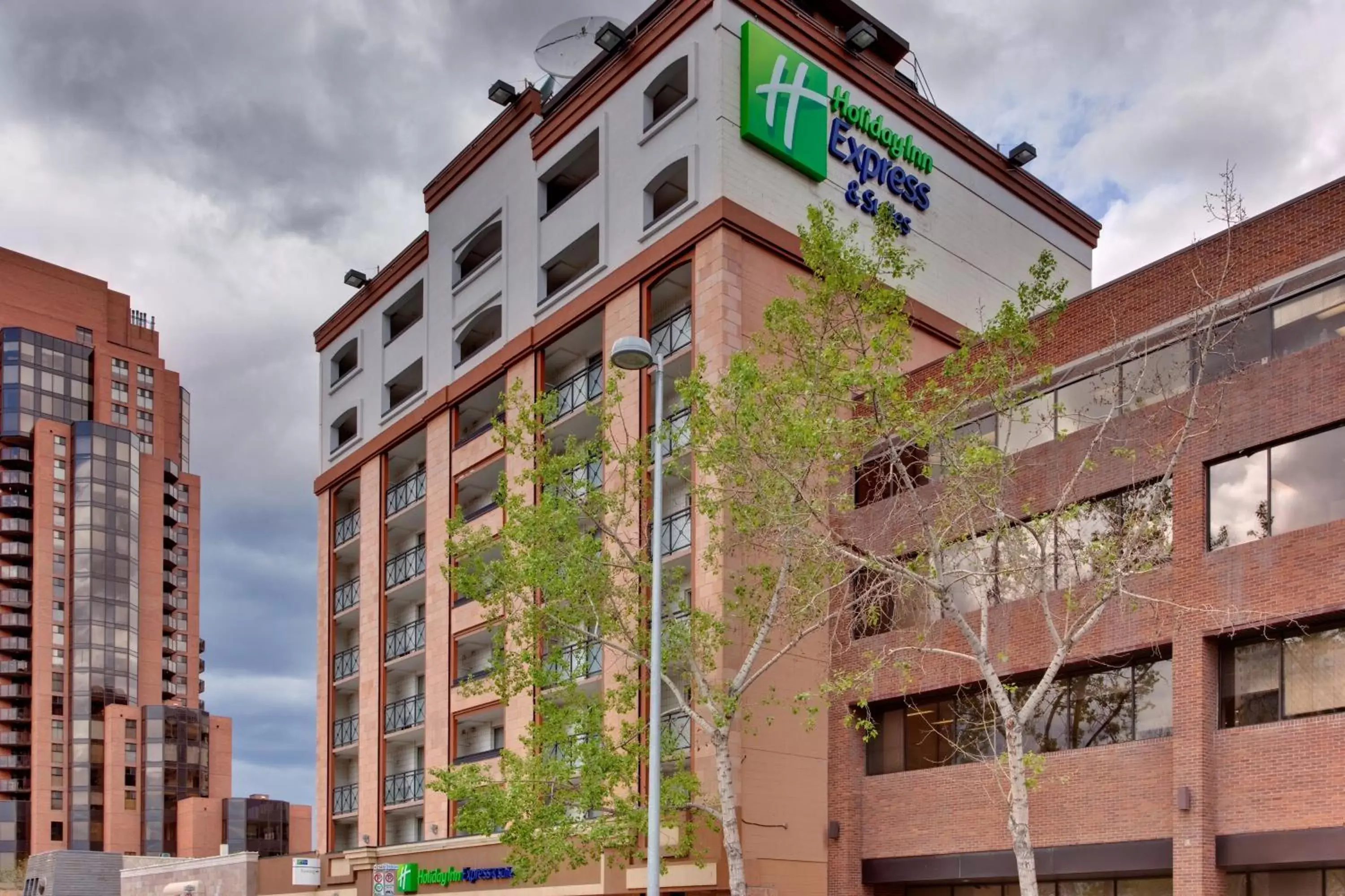 Property building in Holiday Inn Express and Suites Calgary by IHG Property building in Holiday Inn Express and Suites Calgary by IHG