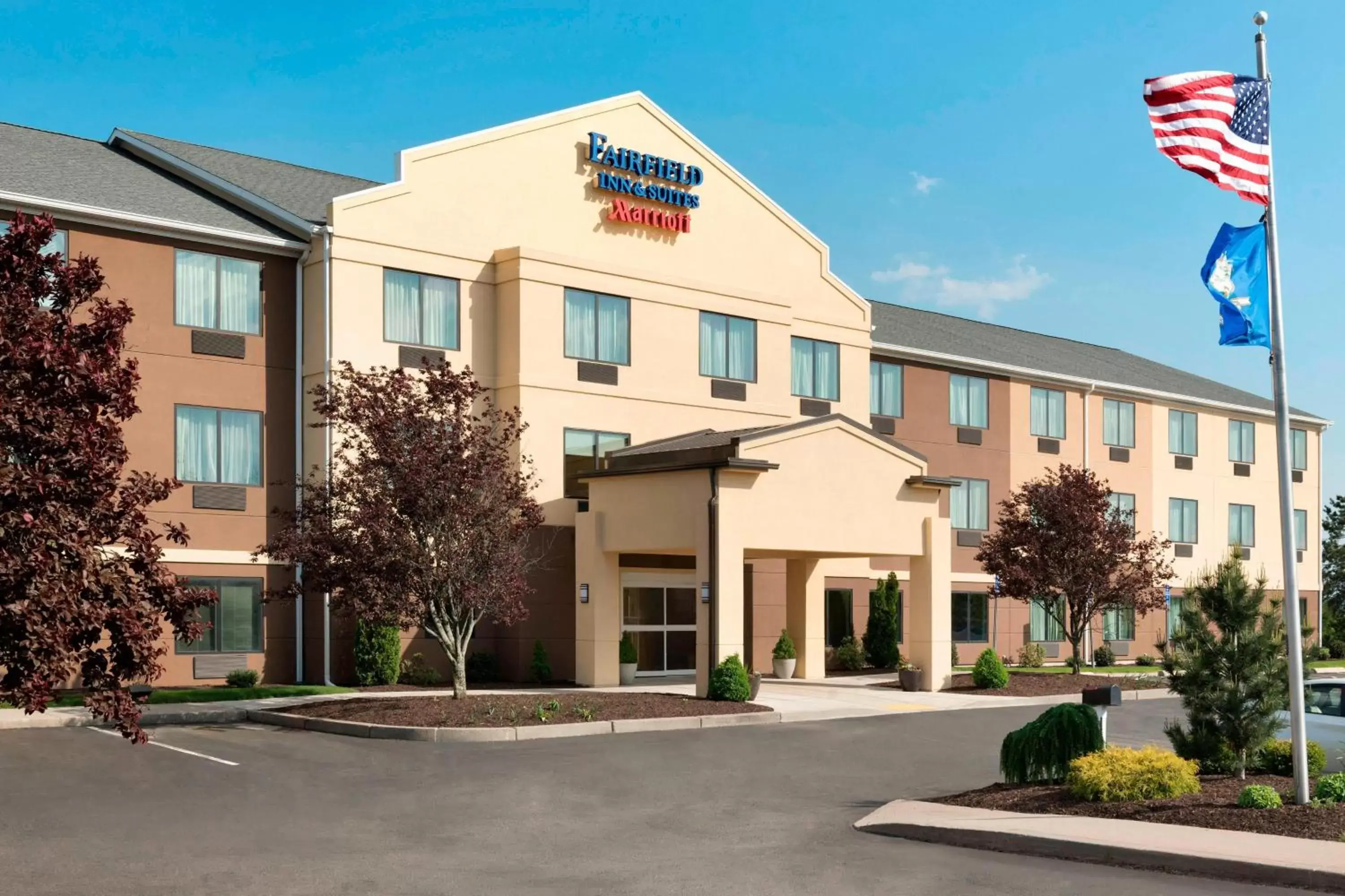 Property Building in Fairfield Inn & Suites Hartford Manchester