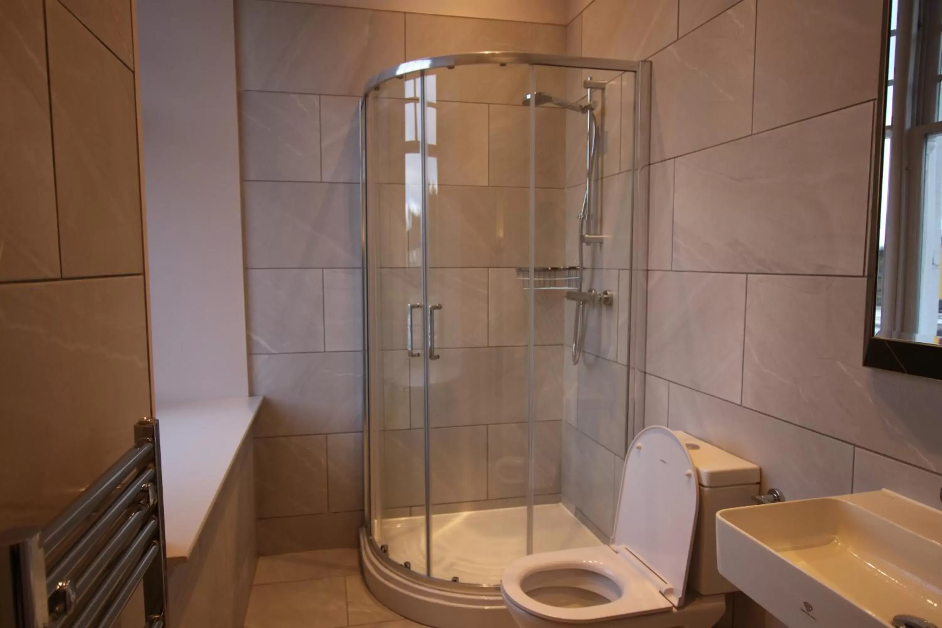 Shower, Bathroom in Castlecary House Hotel