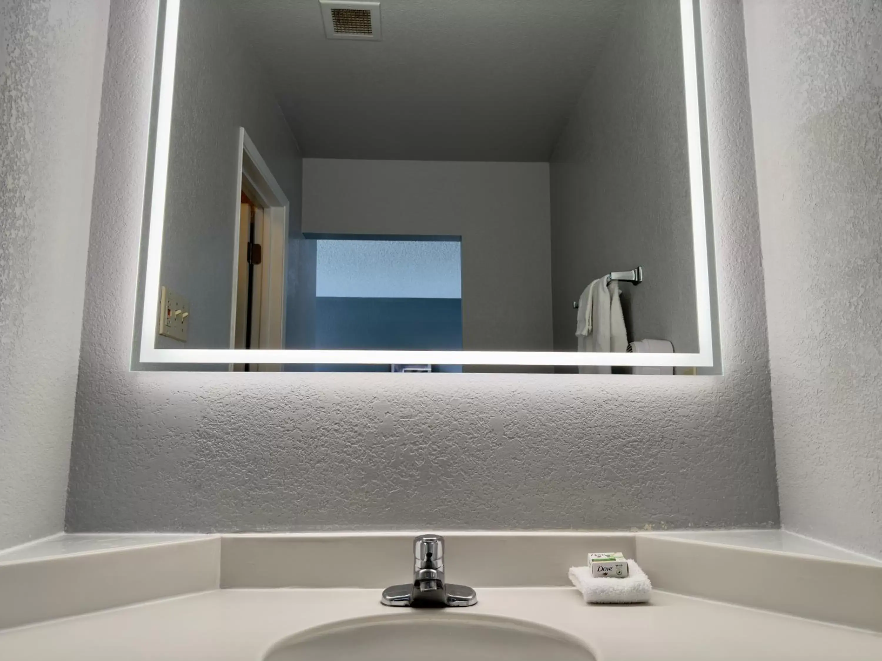 Bathroom in La Quinta Inn by Wyndham Stockton