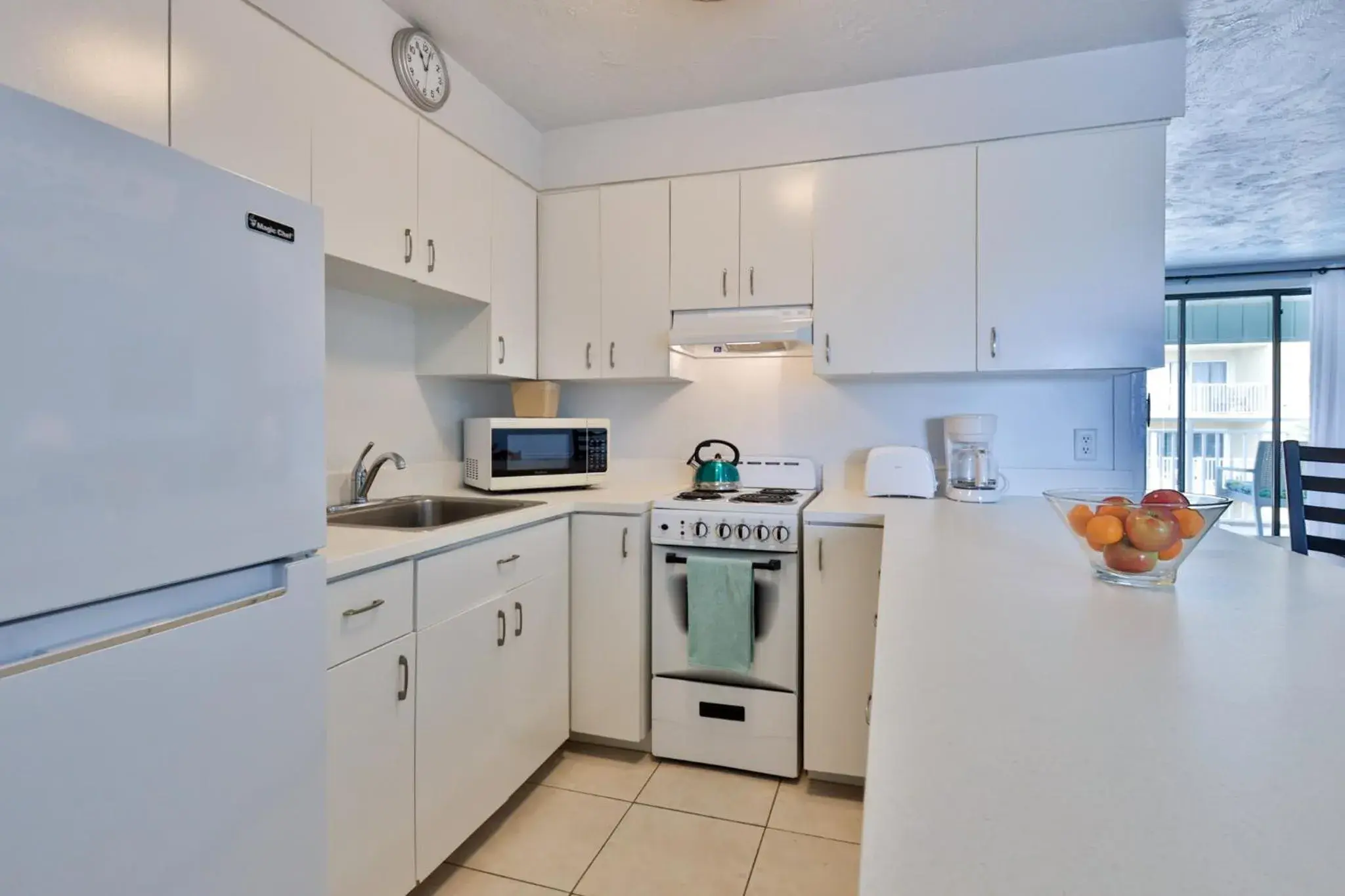 Kitchen/Kitchenette in Coastal Waters