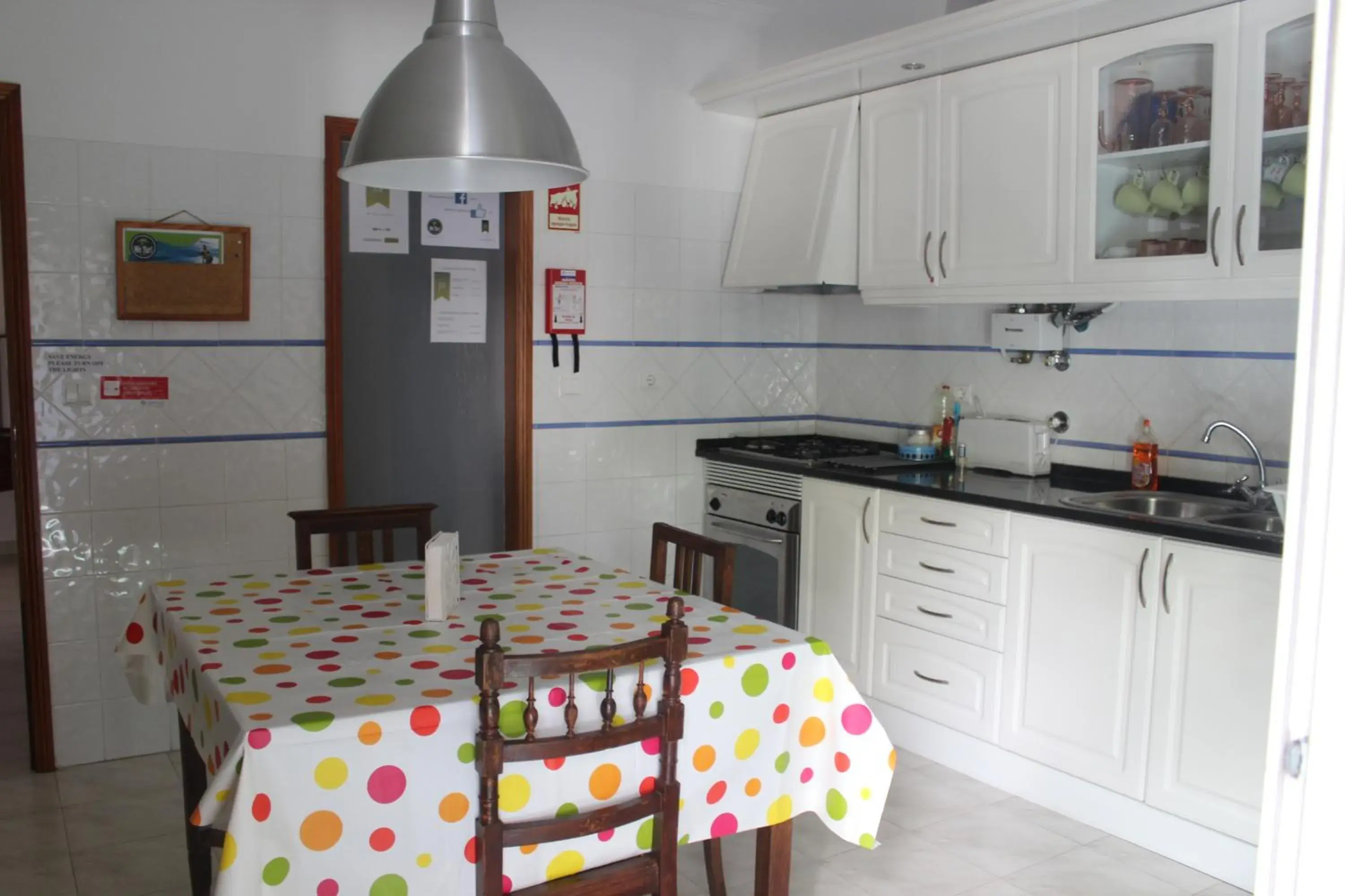 Kitchen or kitchenette, Kitchen/Kitchenette in Ericeira Chill Hill Hostel & Private Rooms