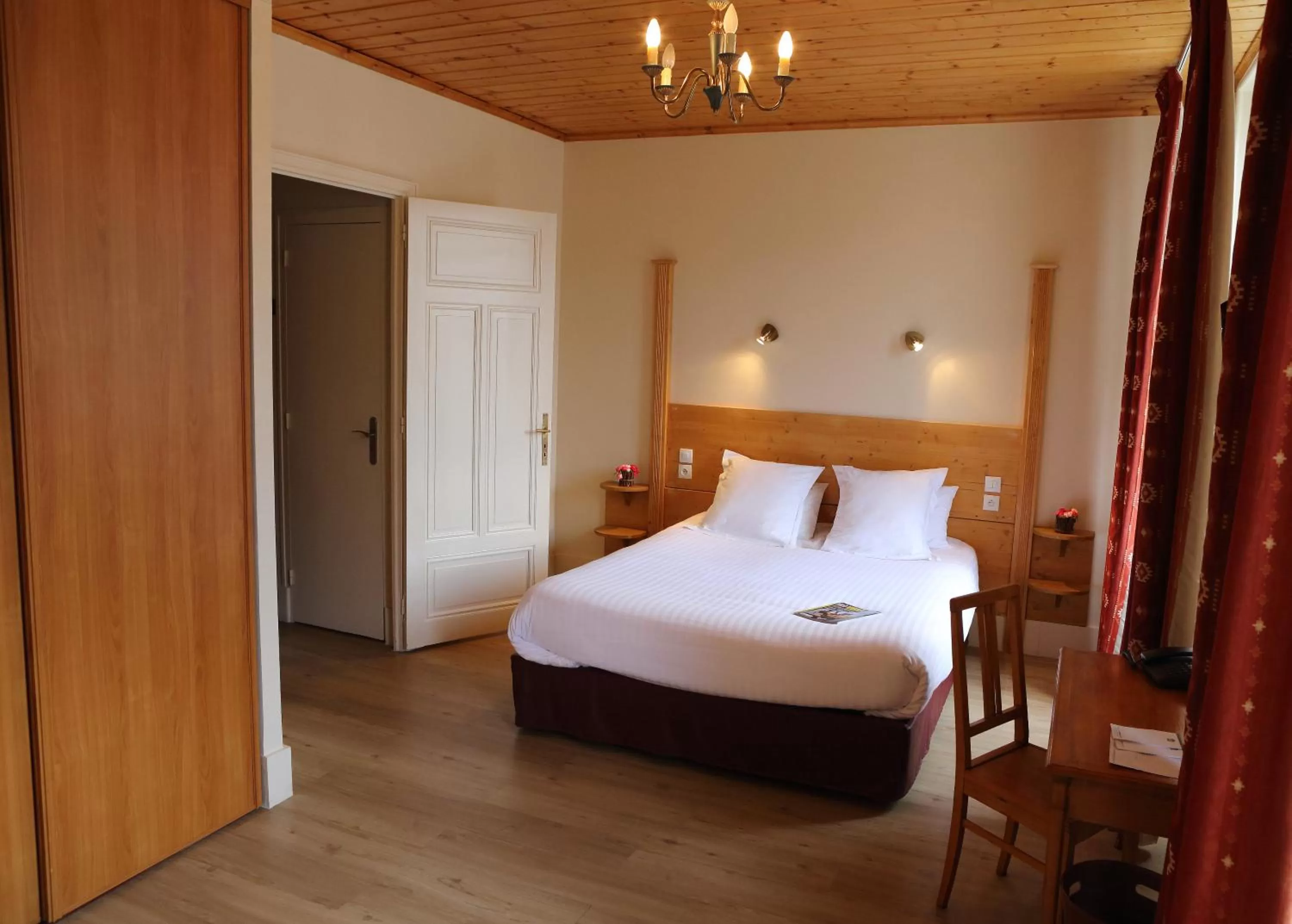 Photo of the whole room, Bed in Best Western Grand Hotel de Paris & Spa