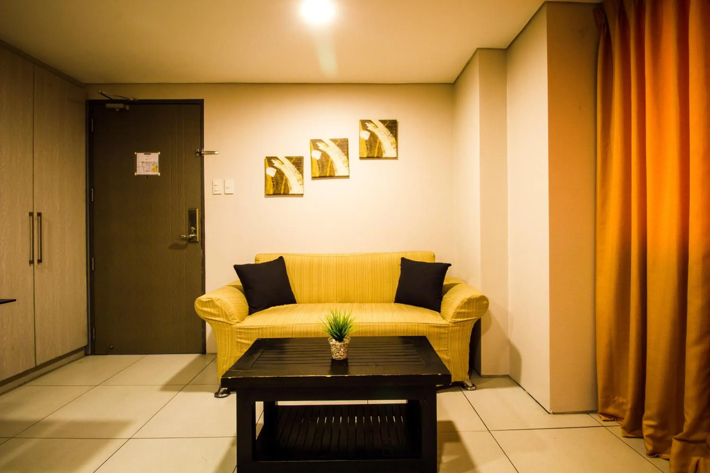 Living room, Seating Area in Jade Hotel And Suites