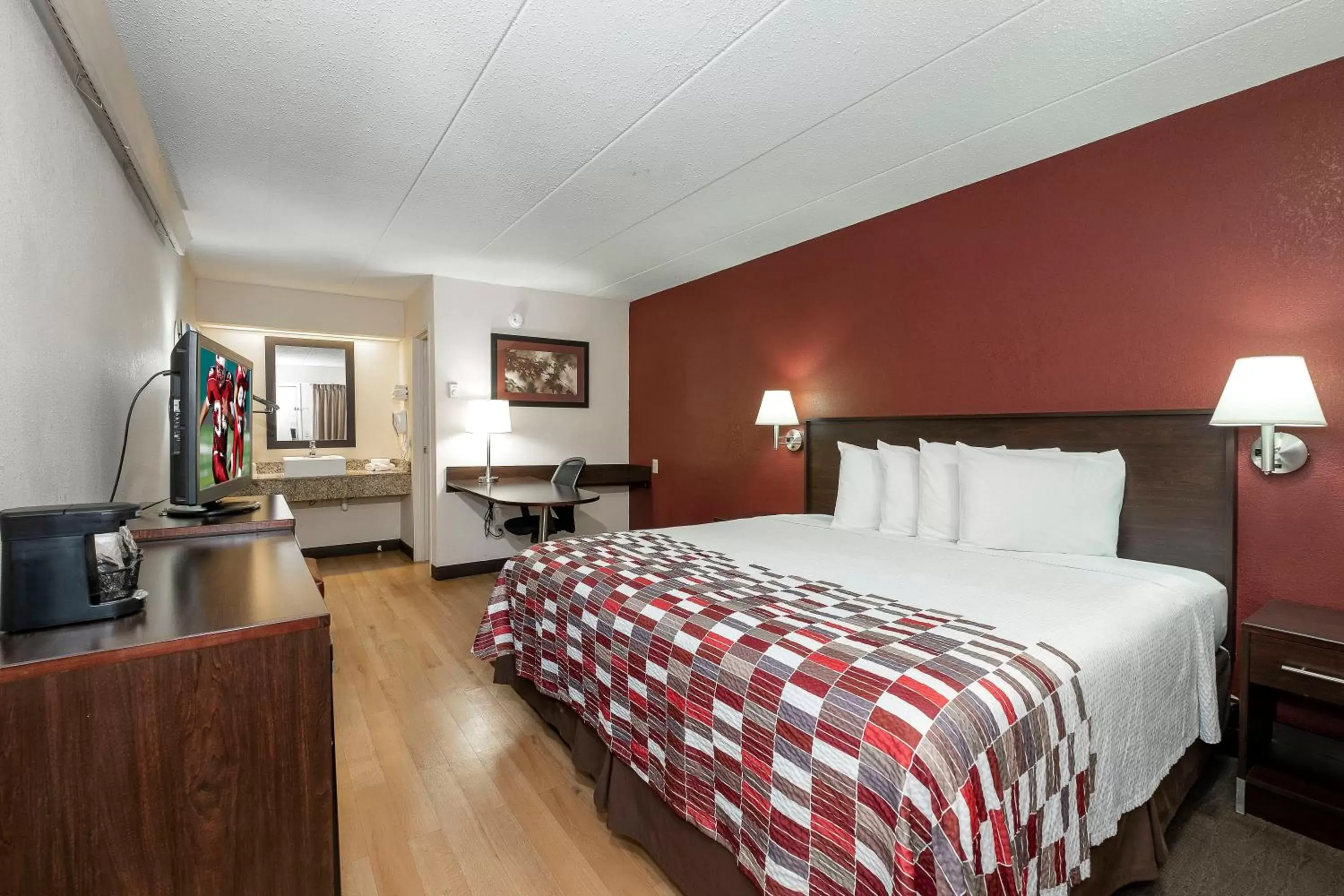 Bedroom in Travelodge by Wyndham Peoria