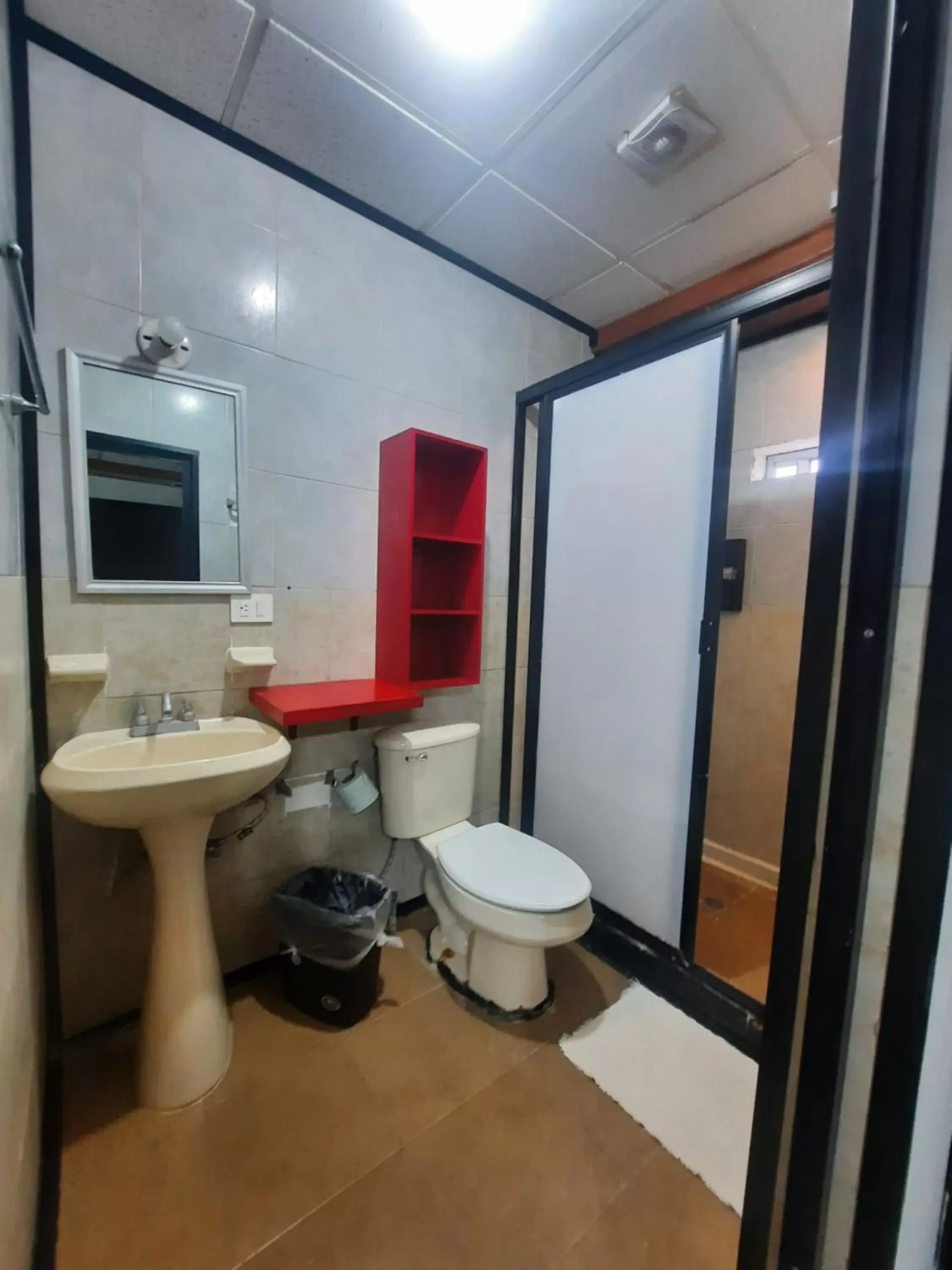 Shower, Bathroom in Garcias Suites y Hotel