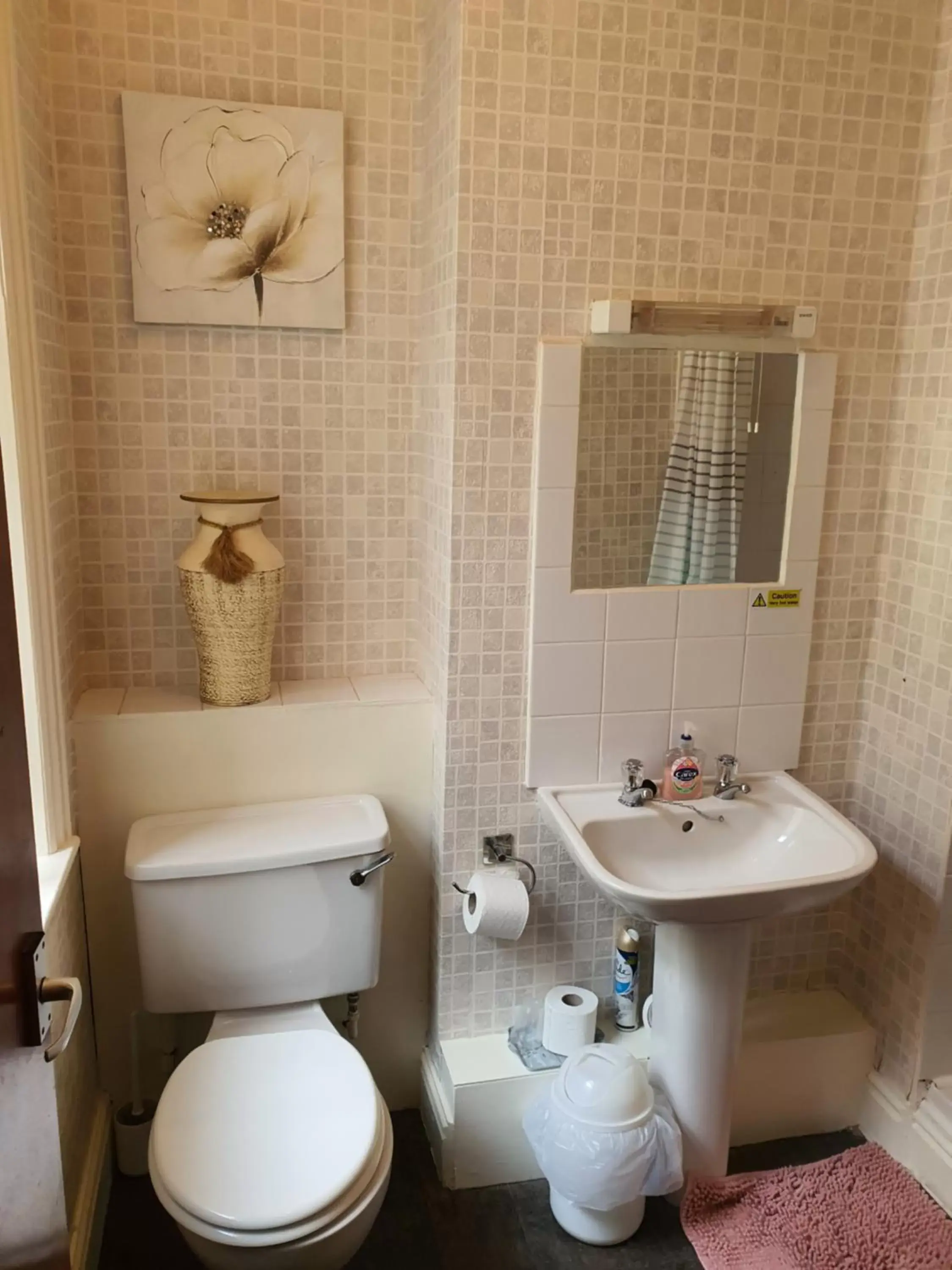 Bathroom in Windsor House Hotel