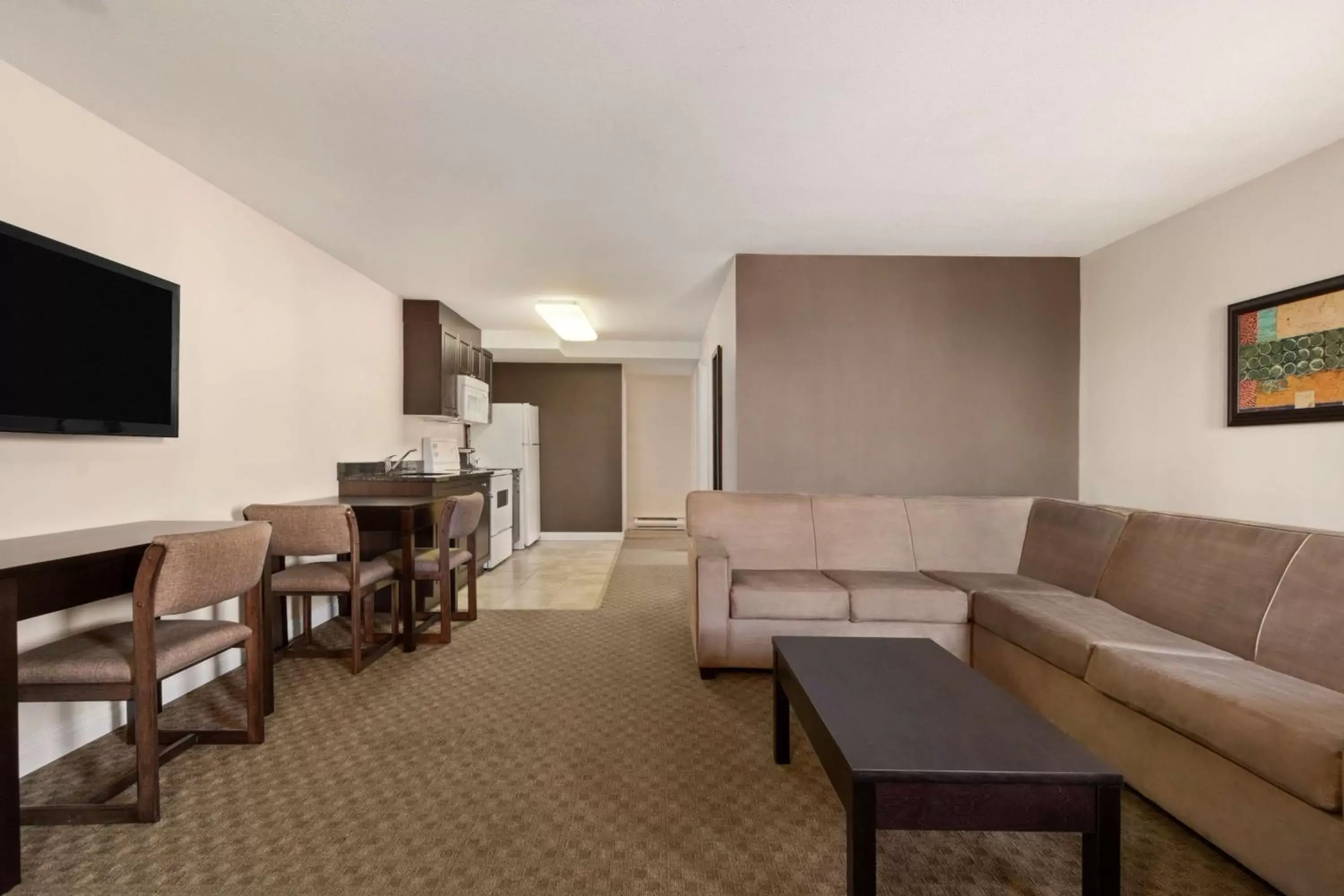 Two Bedroom Queen Suite with Full Kitchen in Travelodge by Wyndham Kamloops Mountview