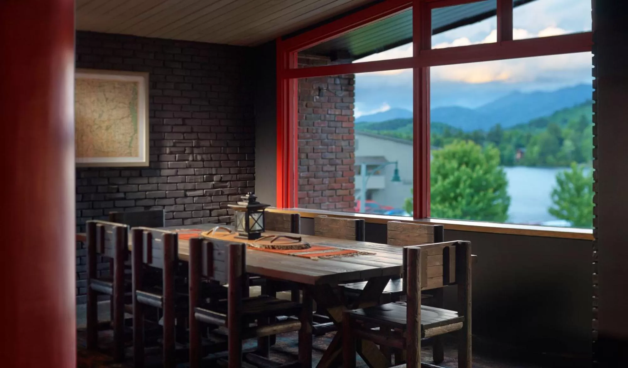 Communal lounge/ TV room in Lake House at High Peaks Resort