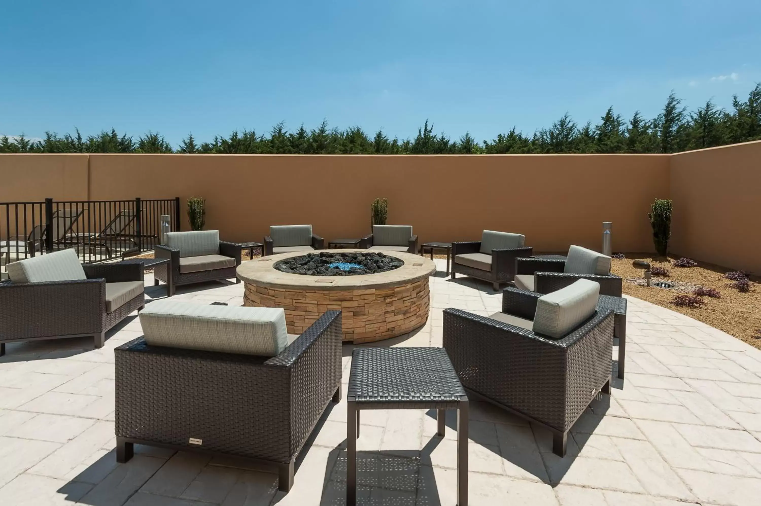 Swimming pool in Courtyard by Marriott Ardmore