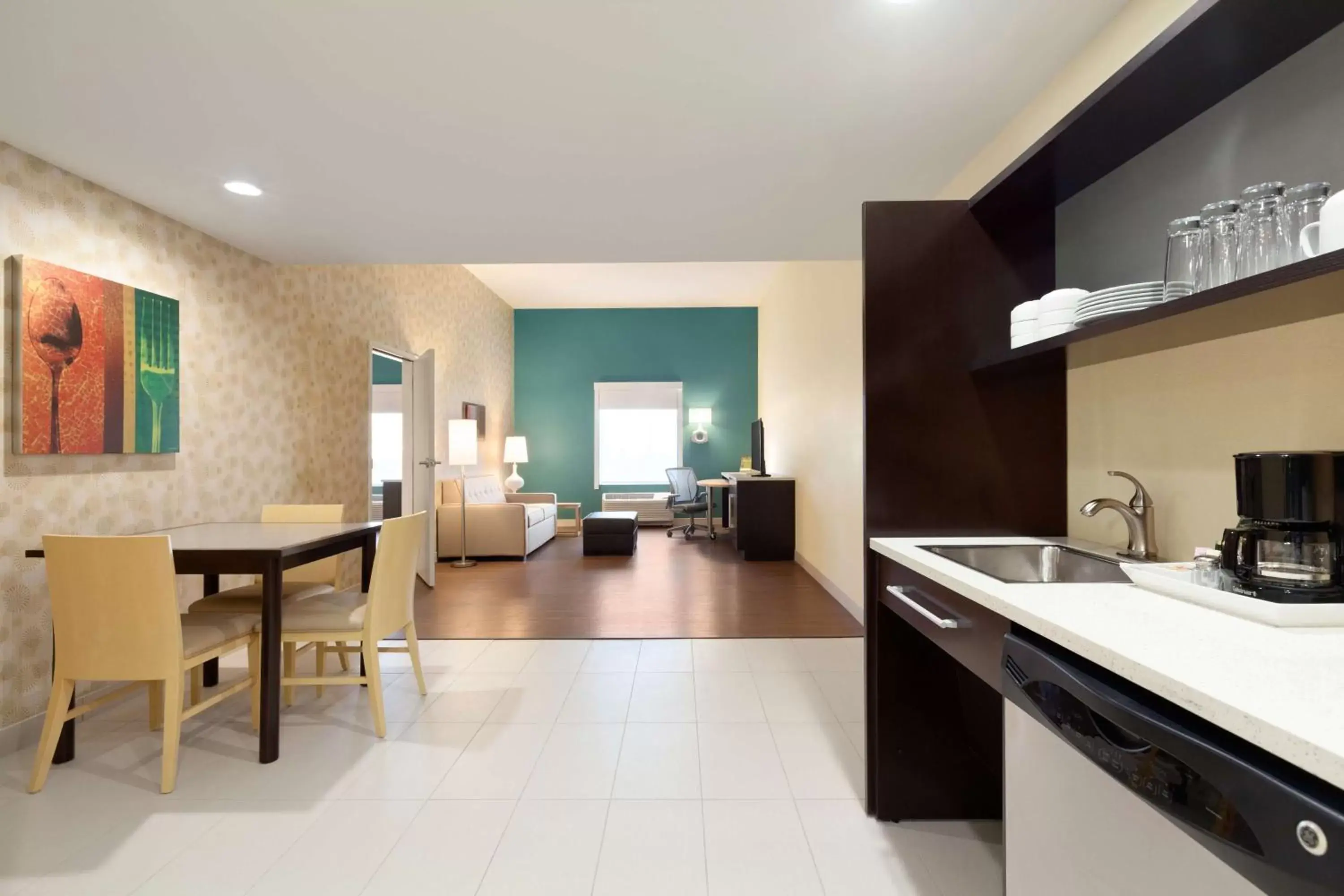 Kitchen or kitchenette, Kitchen/Kitchenette in Home2 Suites By Hilton El Paso Airport