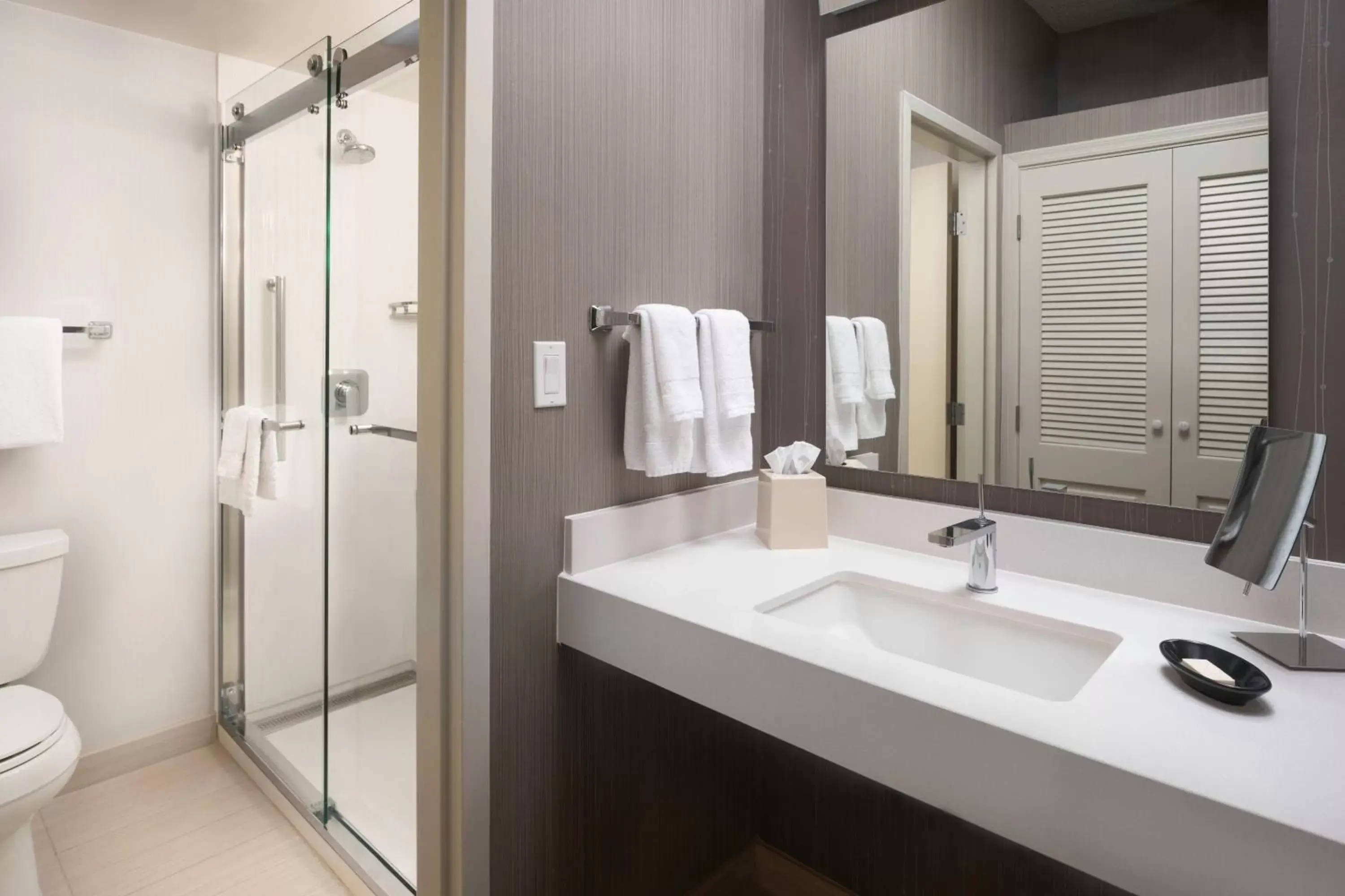 Bathroom in Courtyard by Marriott Phoenix Mesa