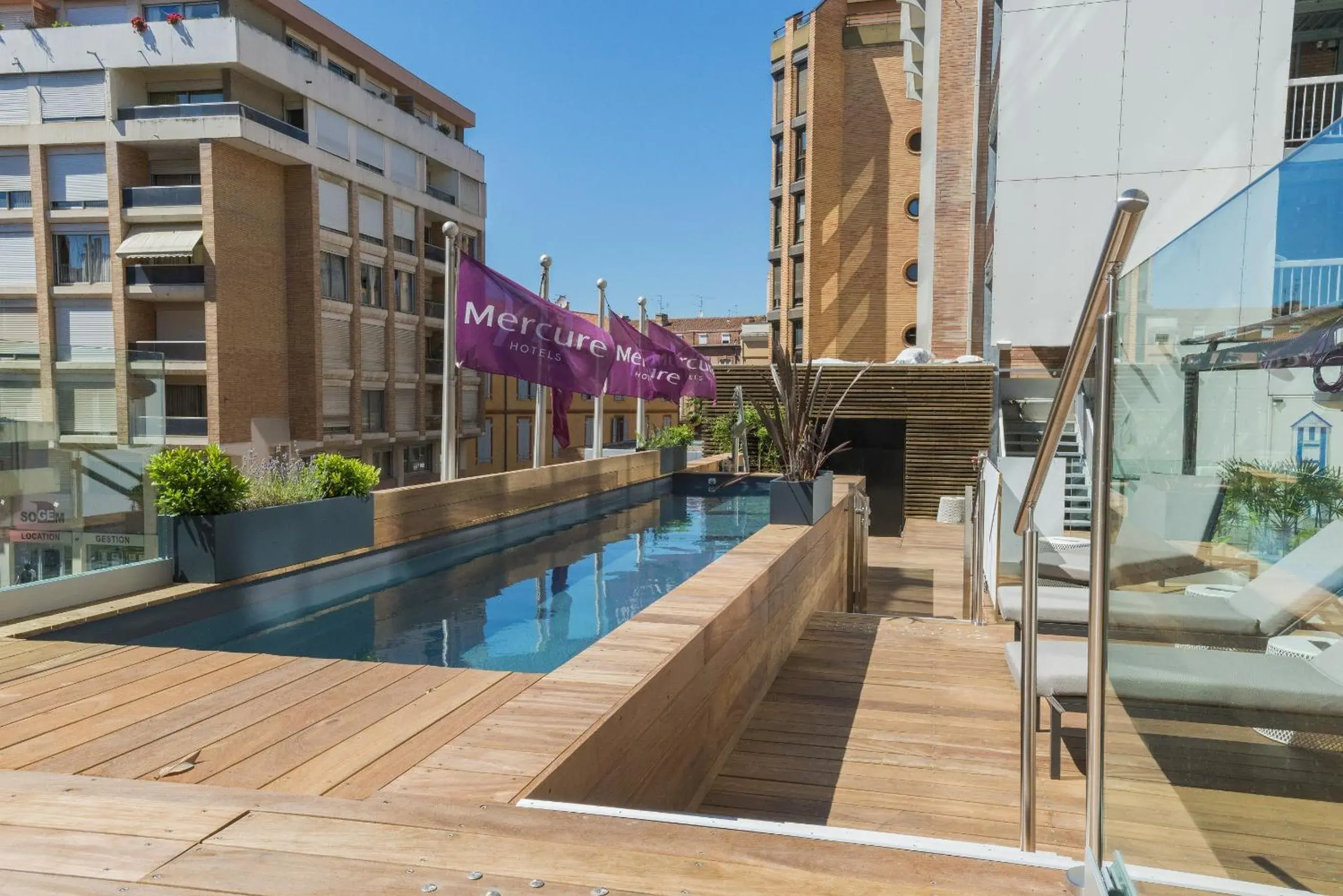 Pool view, Swimming Pool in Mercure Toulouse Centre Saint-Georges