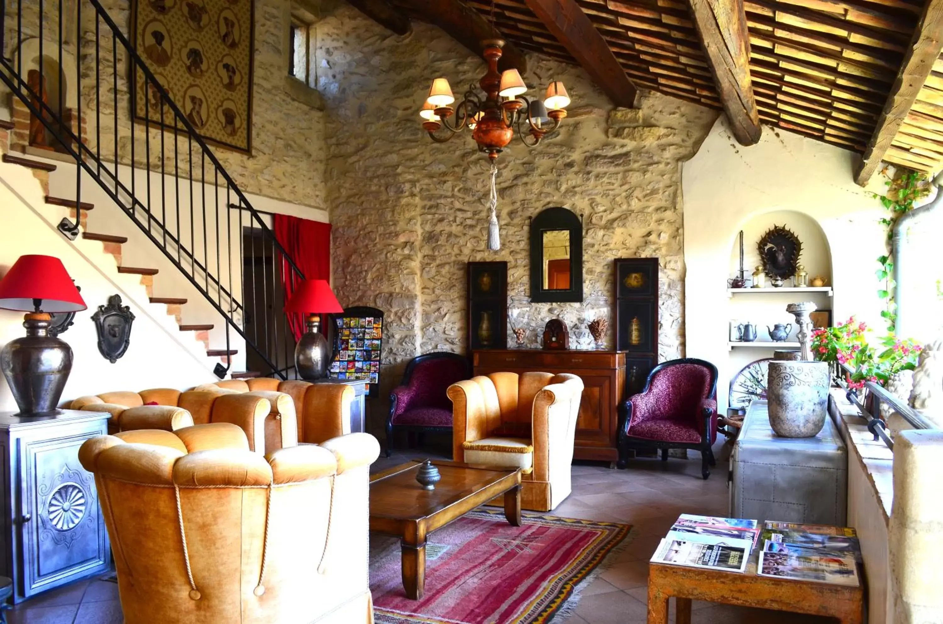 Patio, Lobby/Reception in Hotel Le Saint Laurent