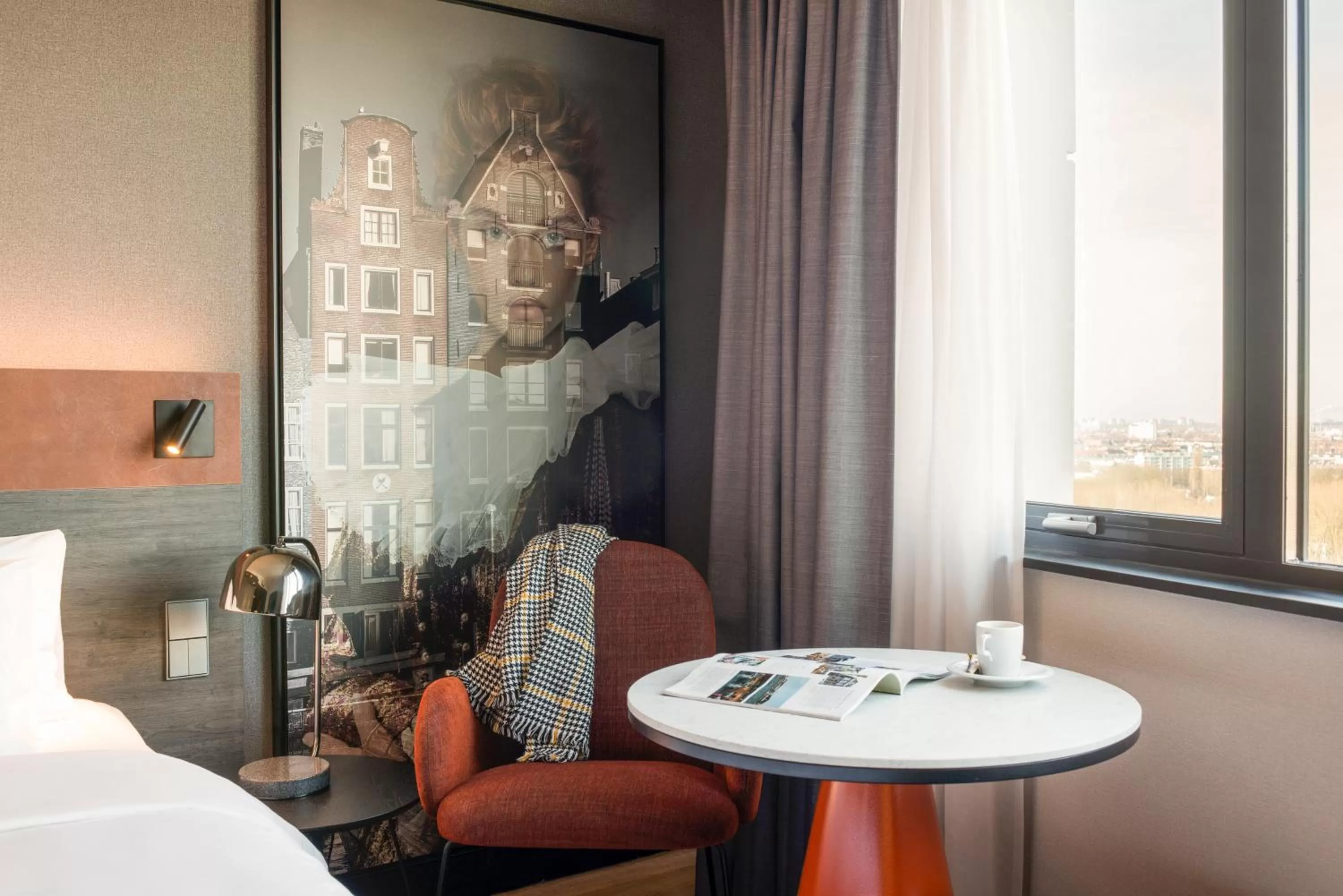 Seating area, Bed in Mercure Amsterdam City Hotel