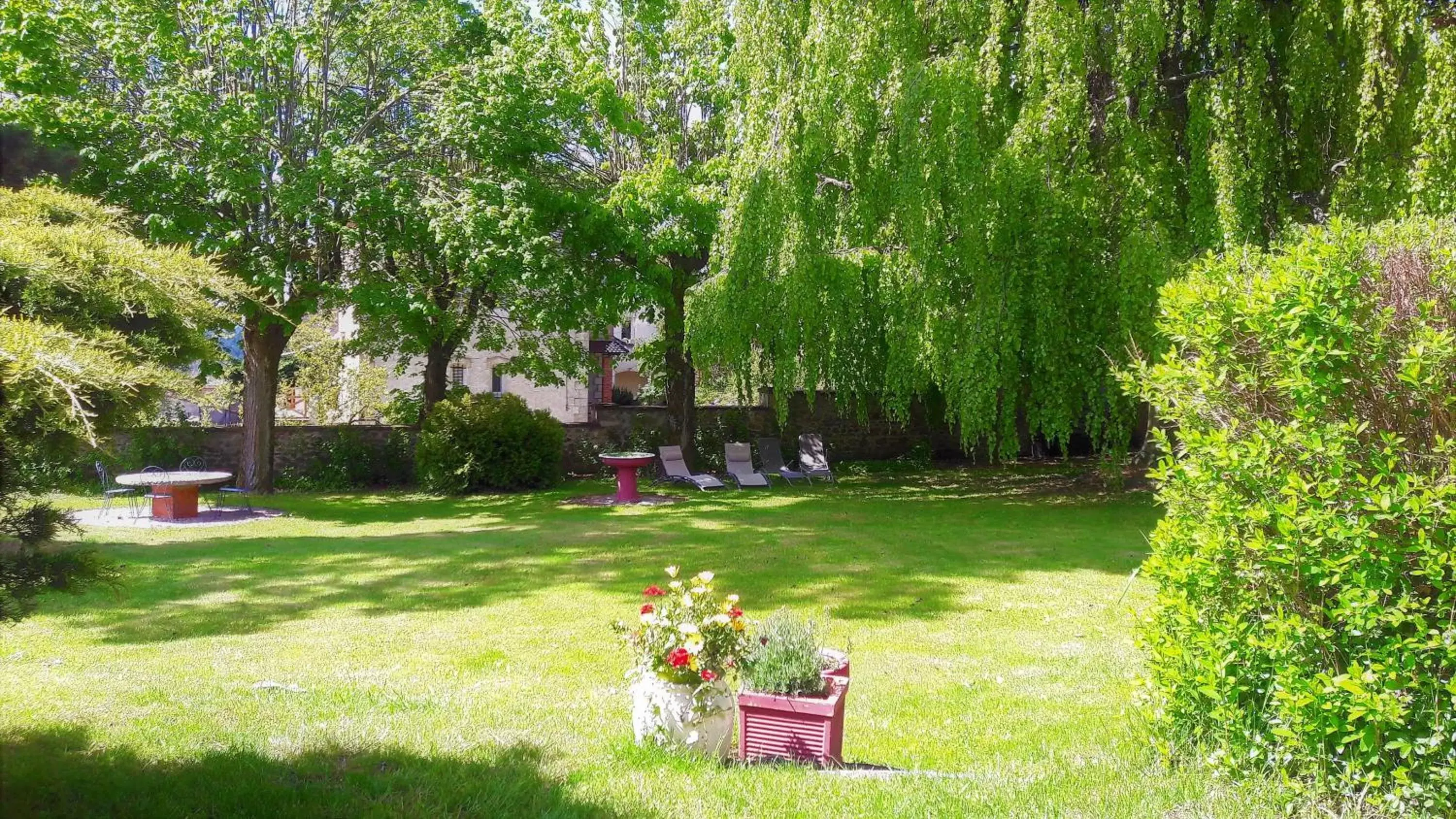 Garden in Chez Martine et Philippe en Velay