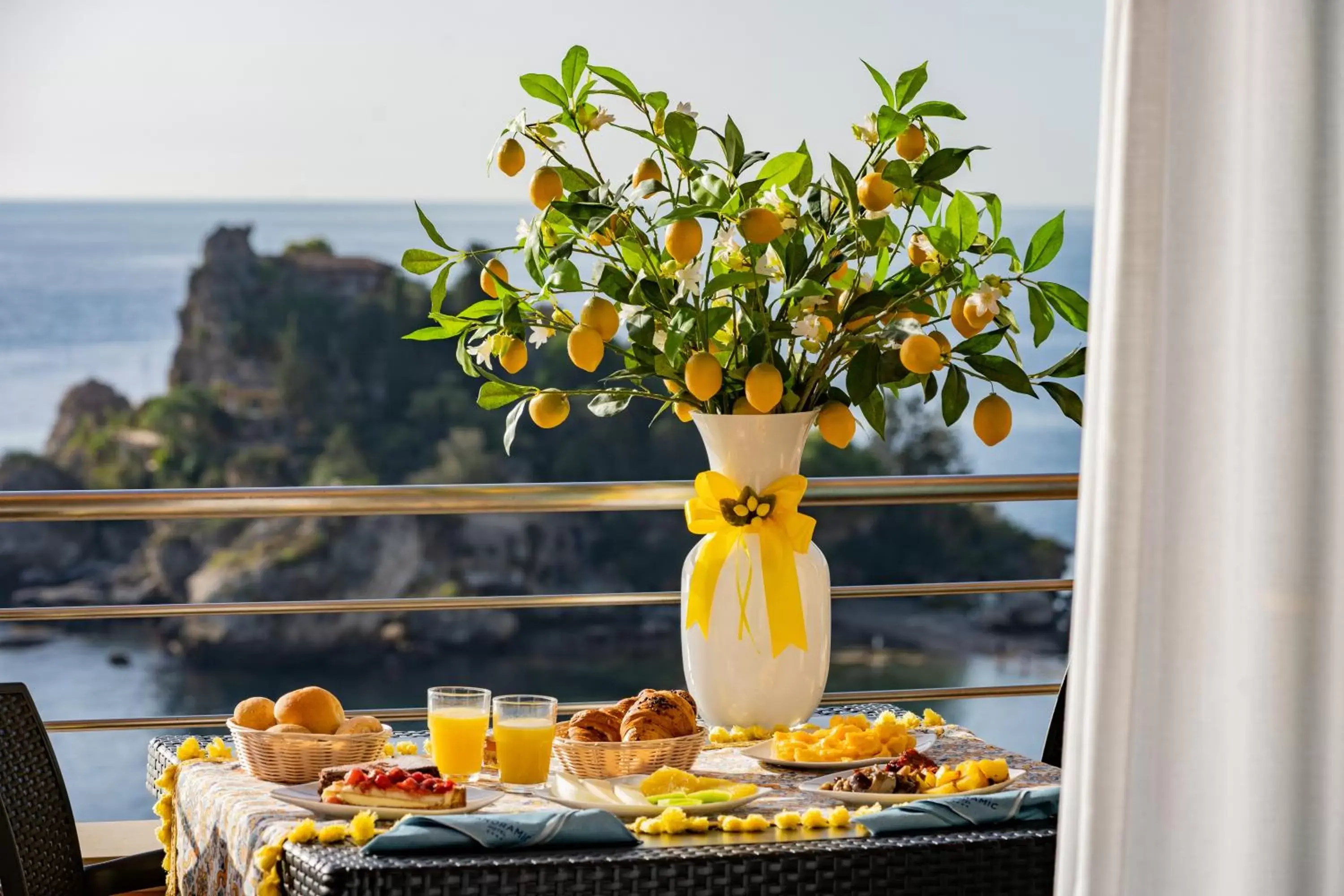 Balcony/Terrace, Food in Taormina Panoramic Hotel