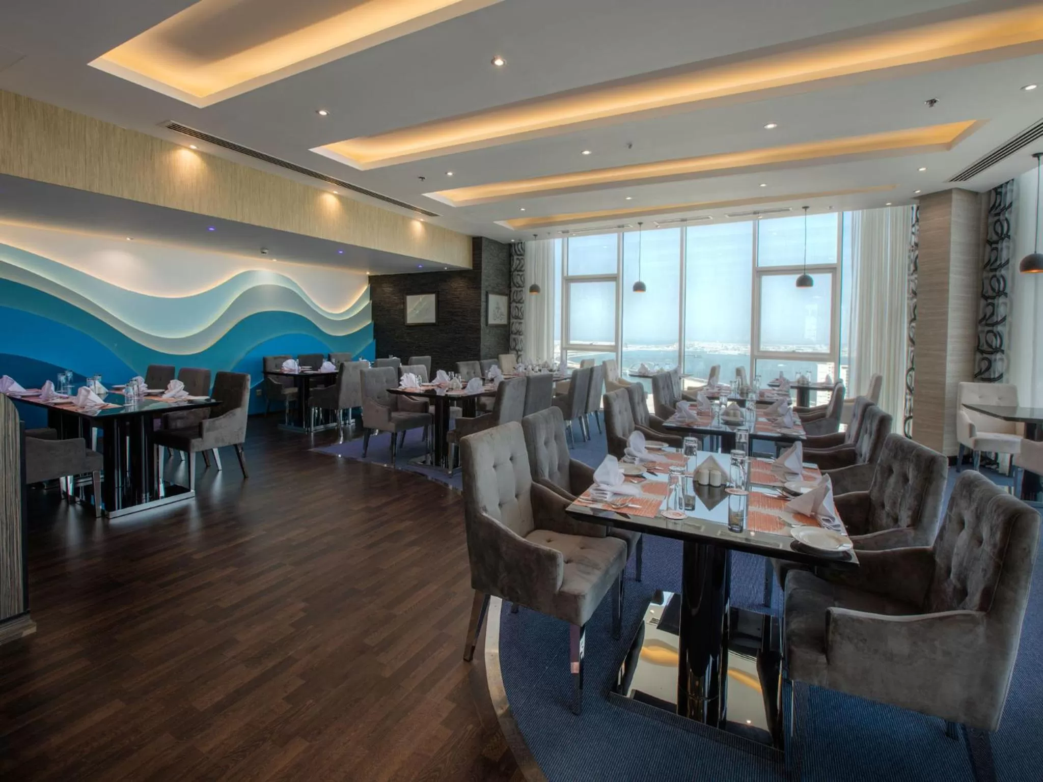 Restaurant/places to eat in Orange Suites Hotel