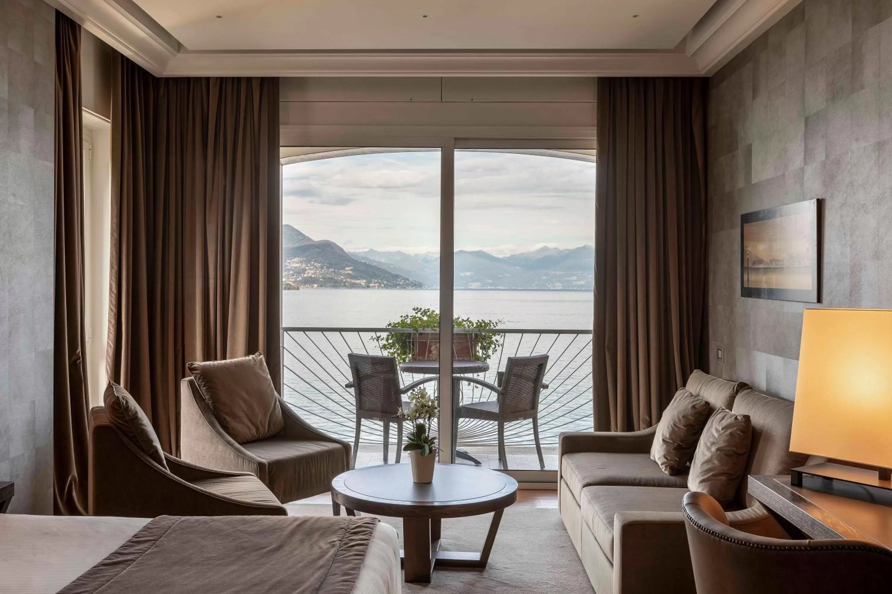 Lake view, Bed in Hotel La Palma