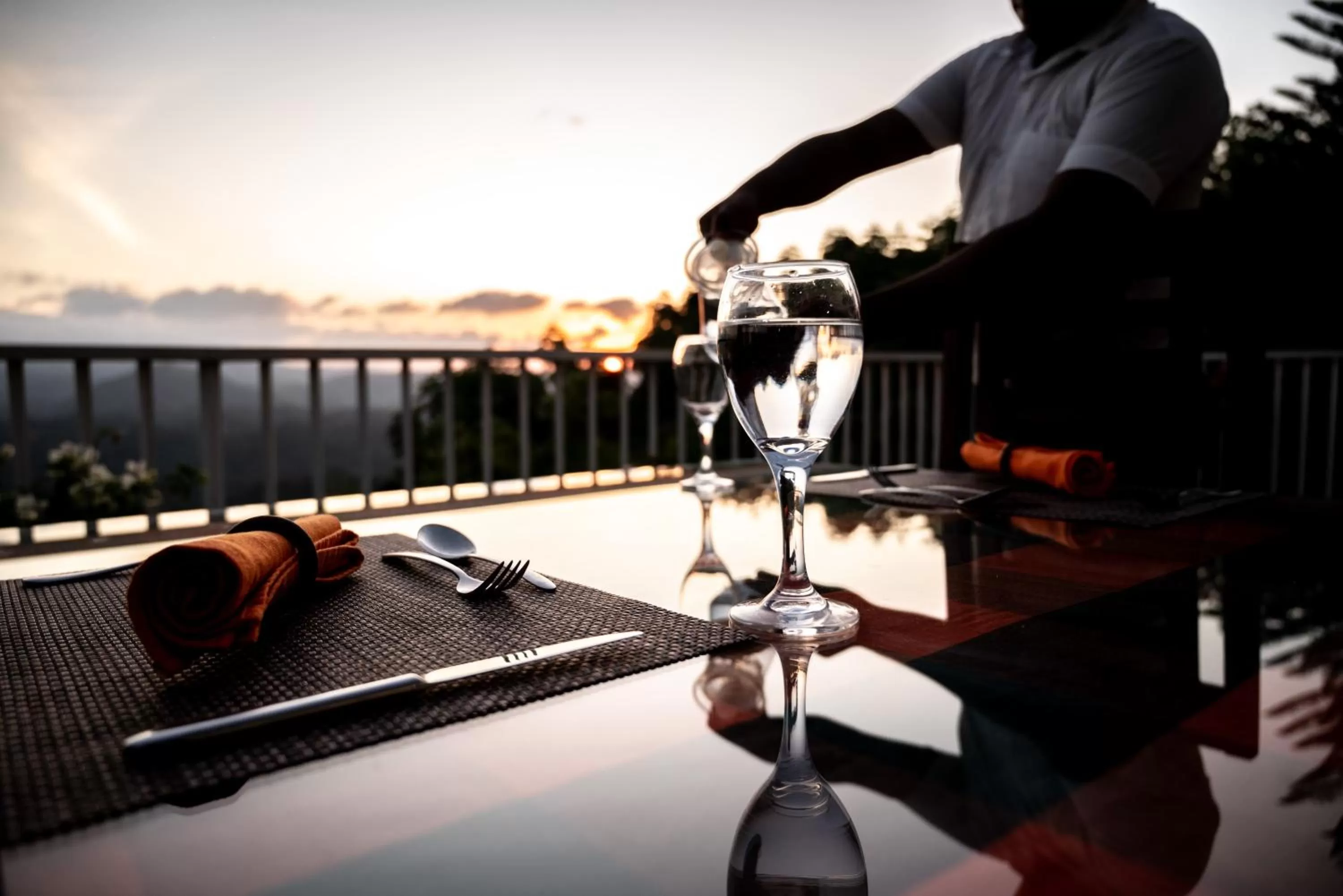 Restaurant/places to eat in Sky Lodge