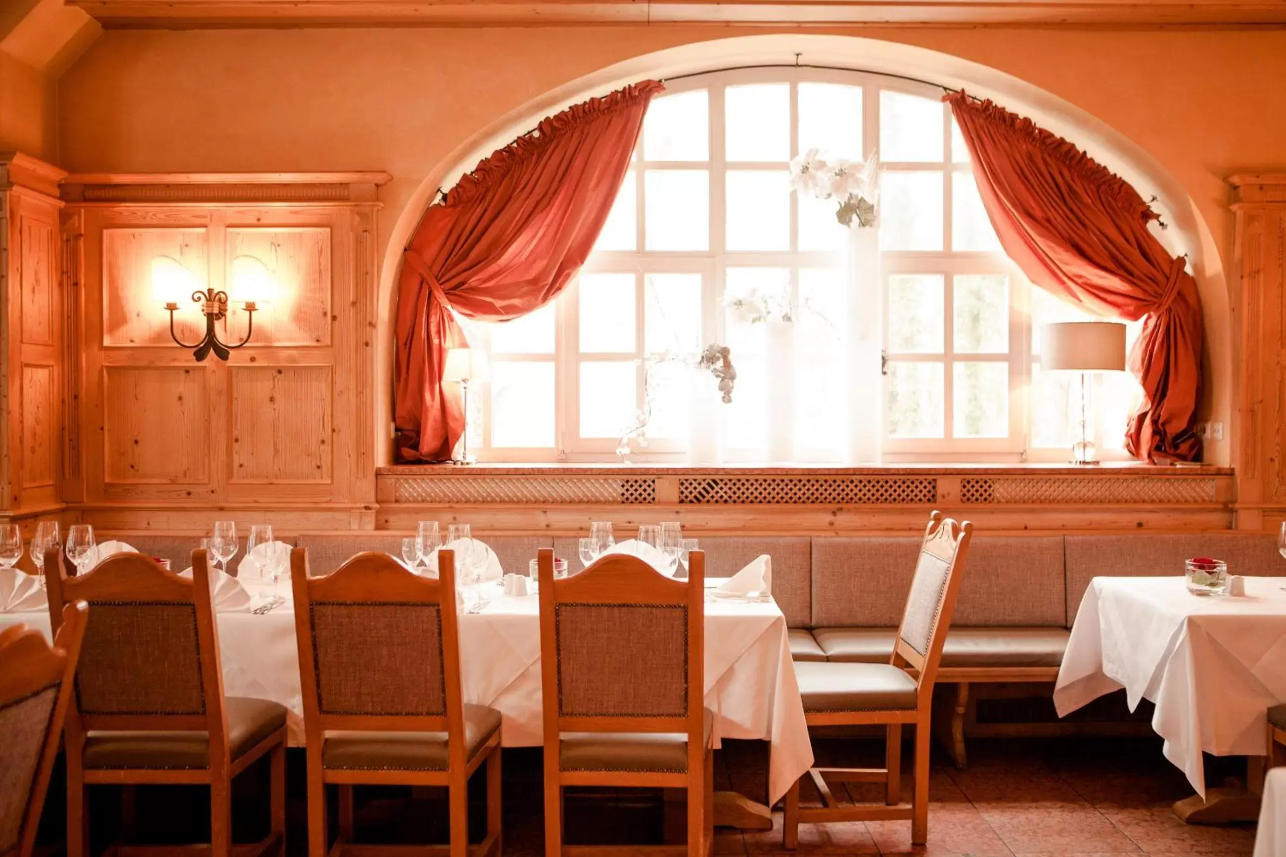 Dining area, Restaurant/Places to Eat in Schlosshotel Grünwald