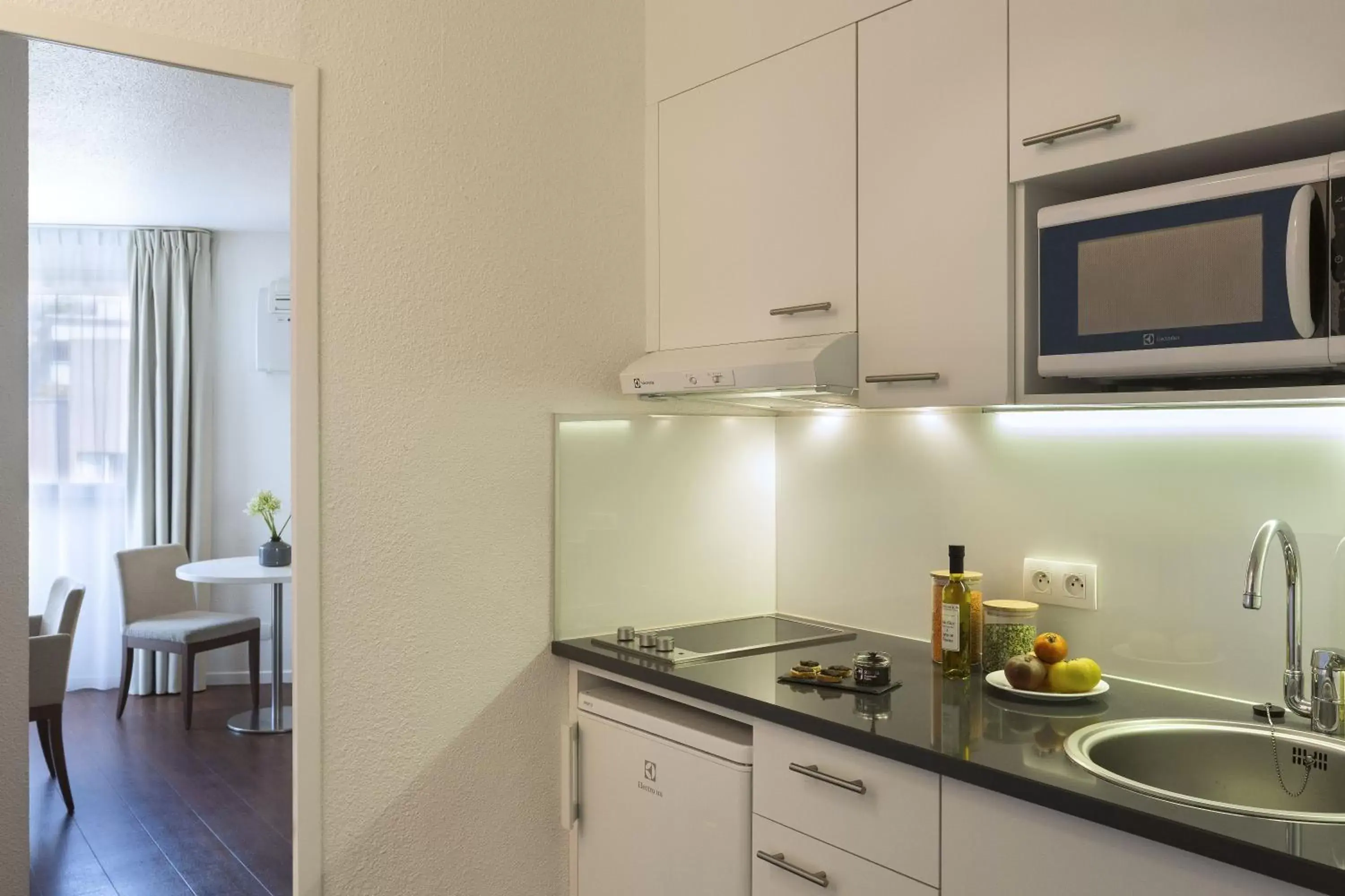 Kitchen or kitchenette, Kitchen/Kitchenette in Citadines Castellane Marseille