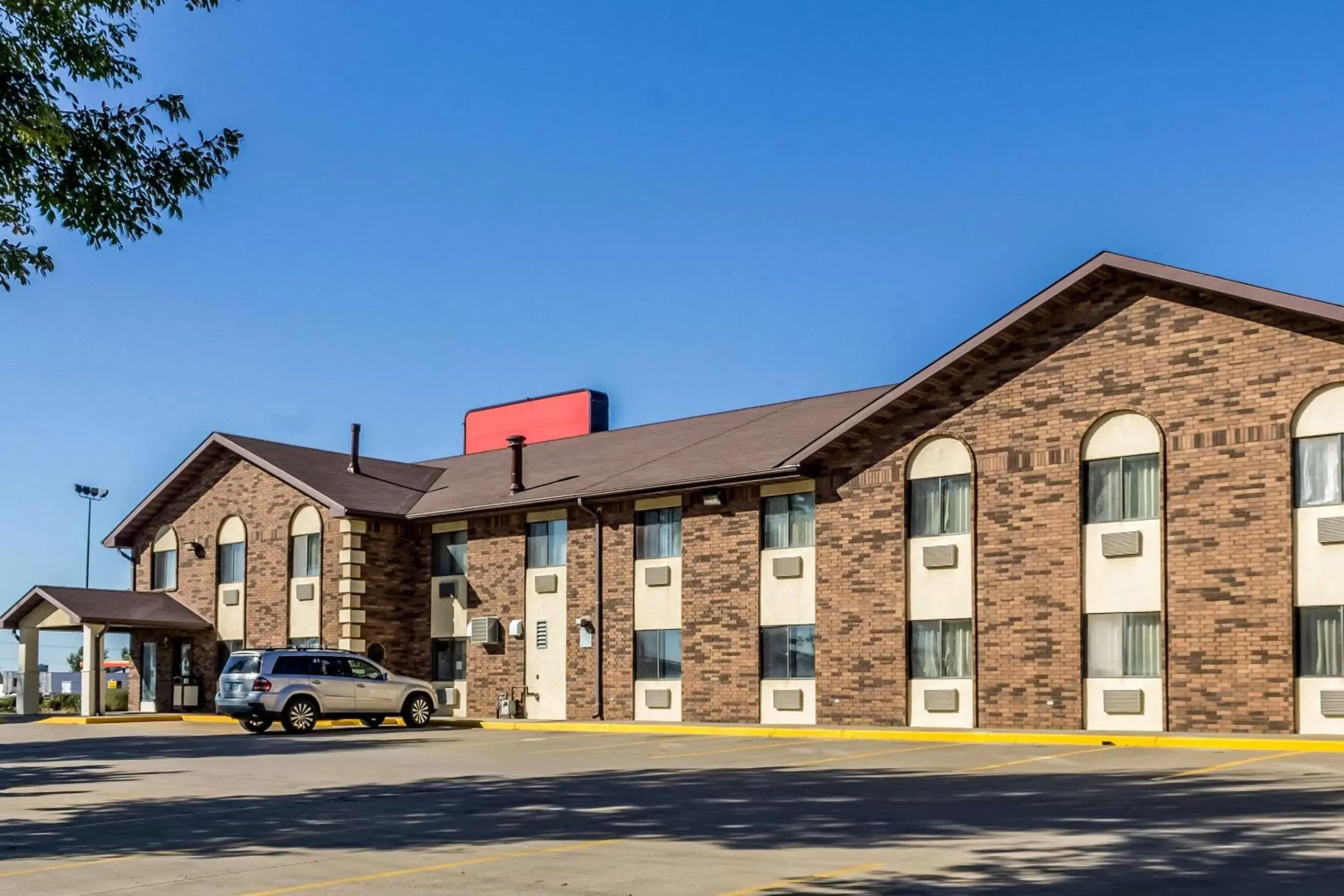 Property Building in Econo Lodge North Sioux Falls