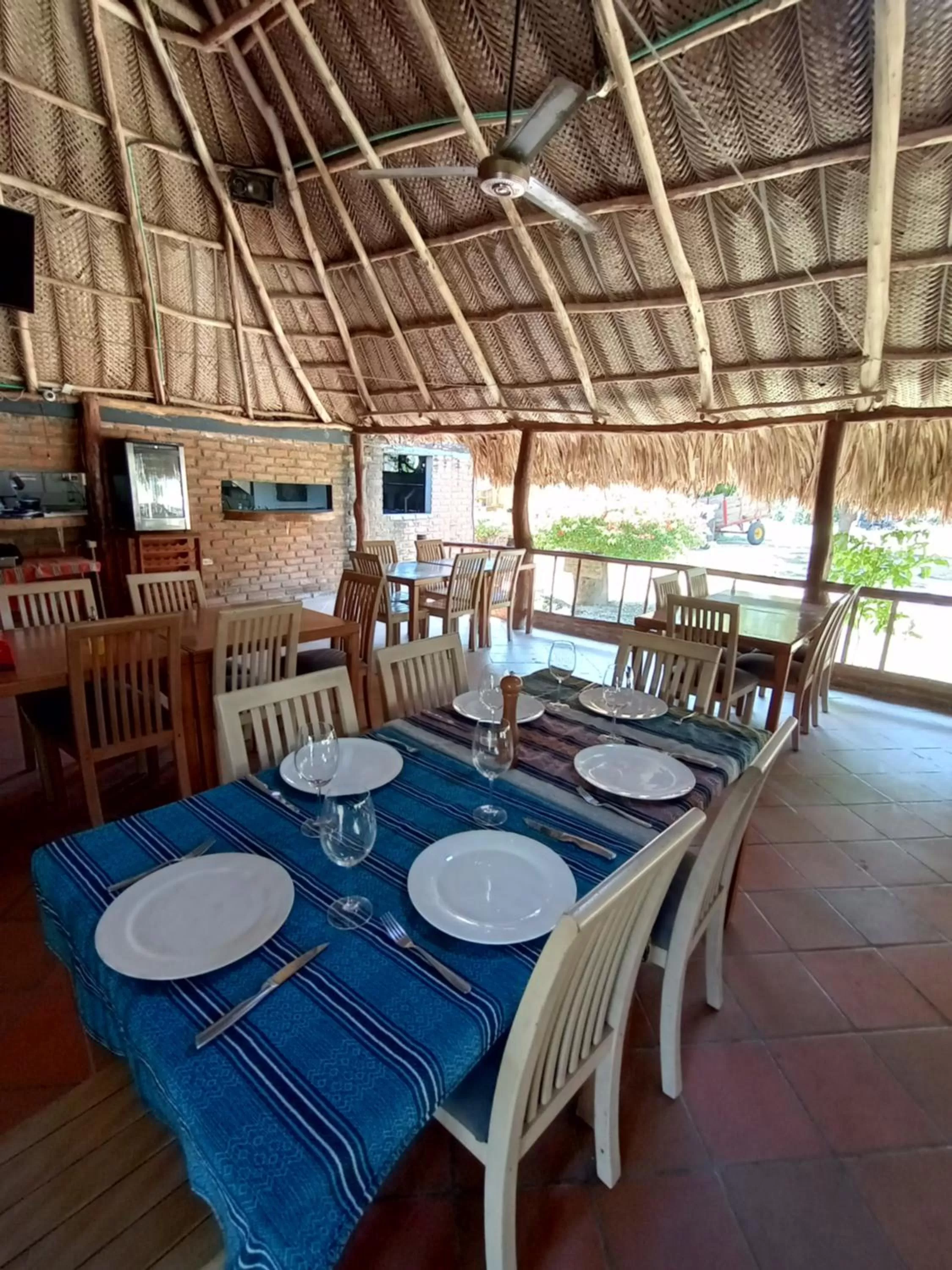 Restaurant/Places to Eat in Hotel Brisas De Neguanje