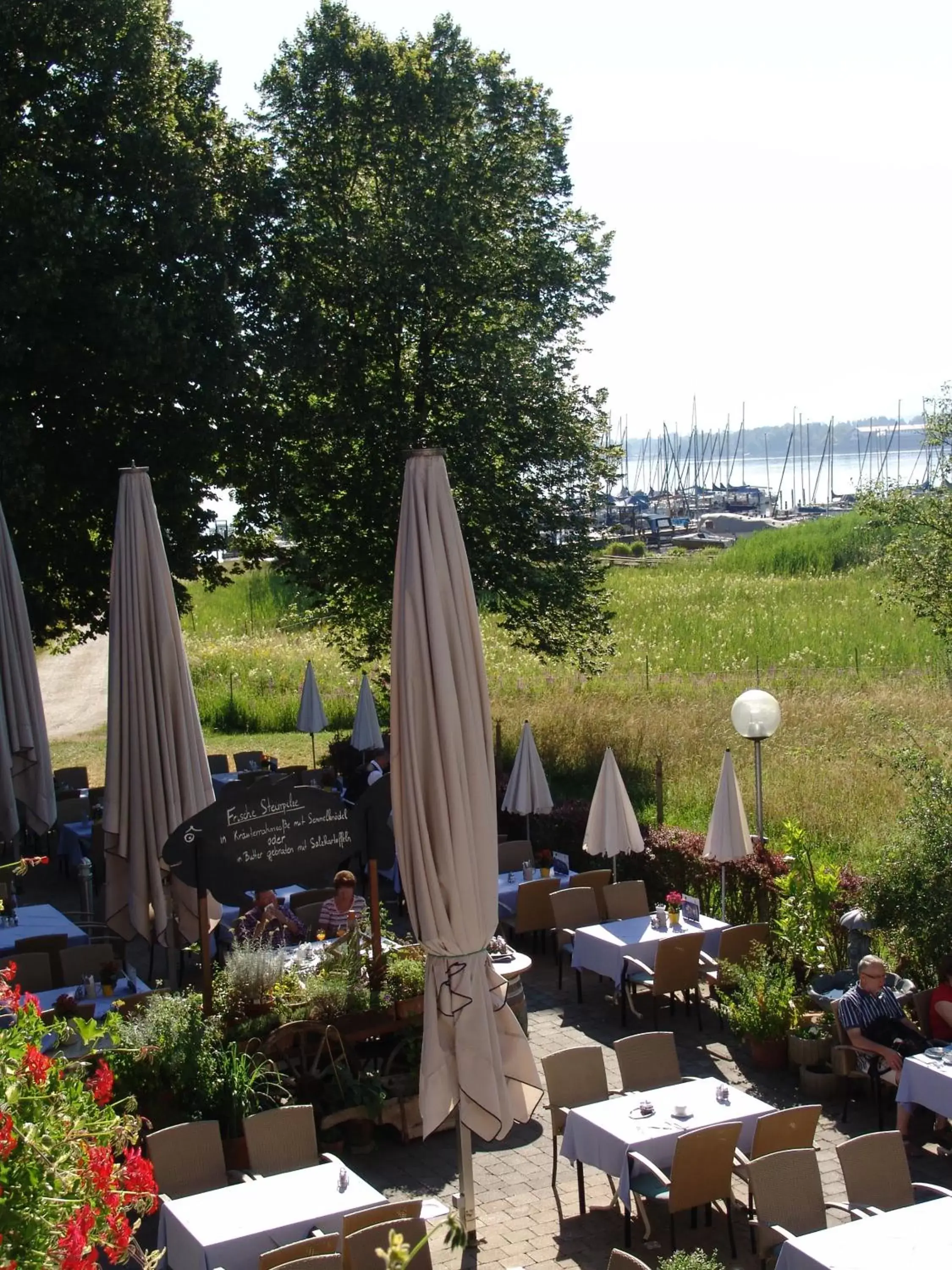 Restaurant/places to eat in Zum Fischer am See ***S